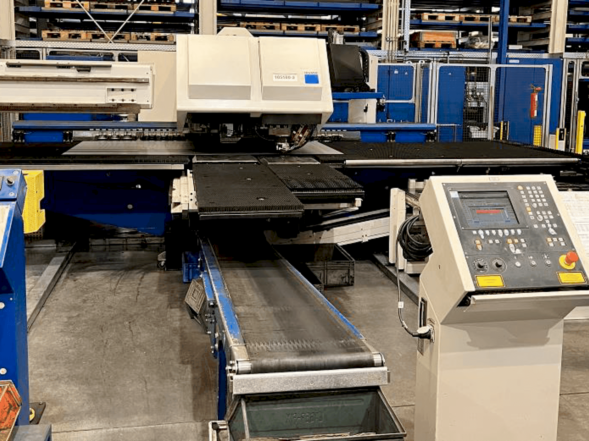 Vooraanzicht van TRUMPF Trumatic 6000 L + Sheetmaster machine