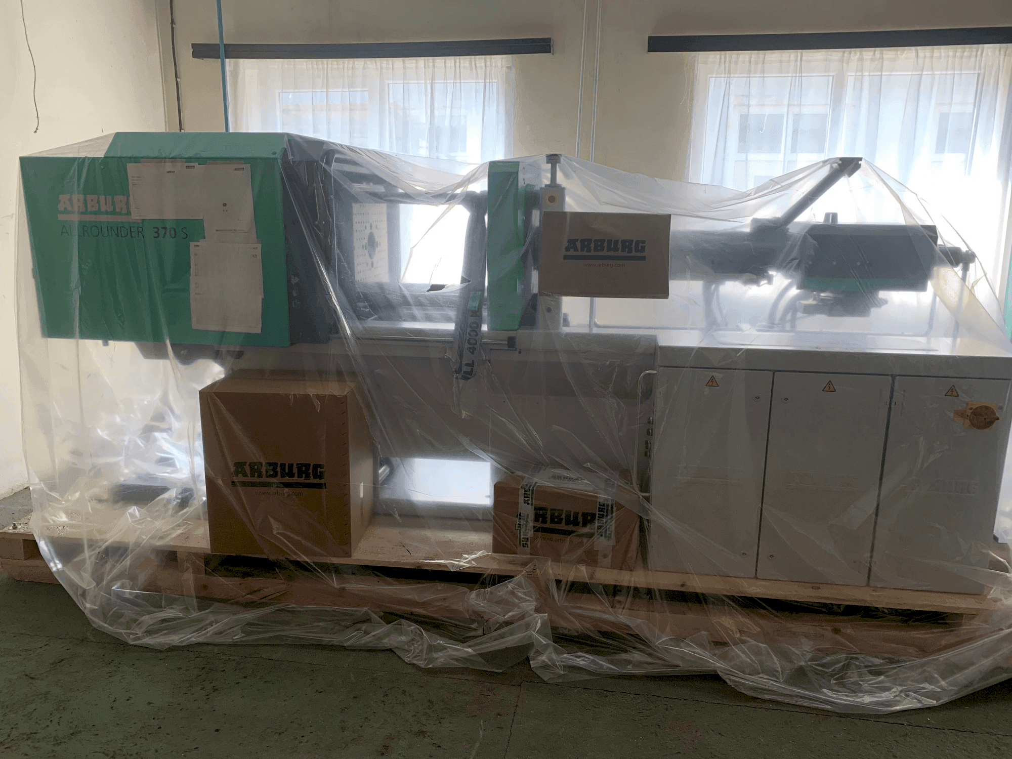 Vooraanzicht van Arburg 370 S 600-290 U machine