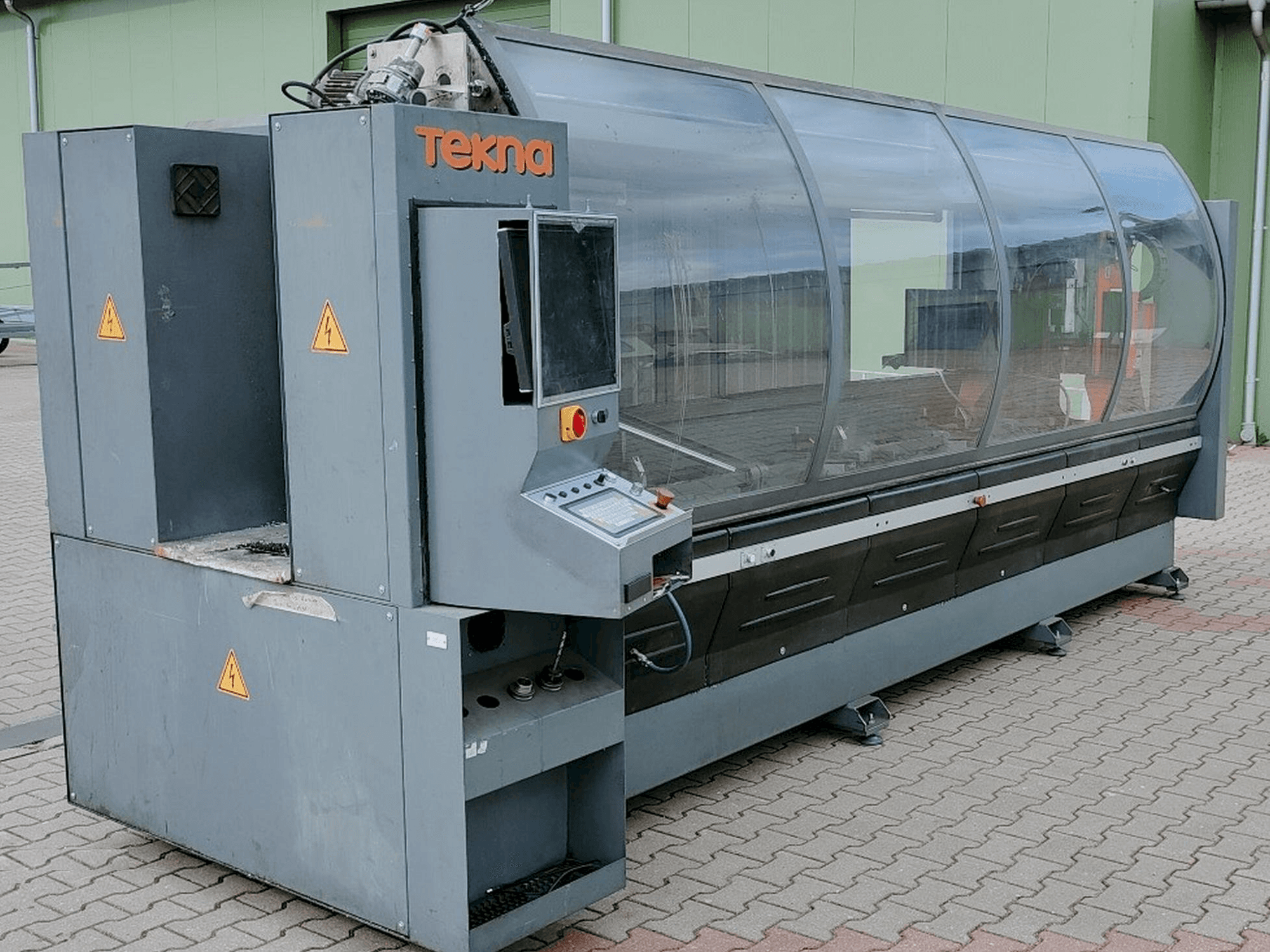 Vooraanzicht van Tekna TK427-3 machine