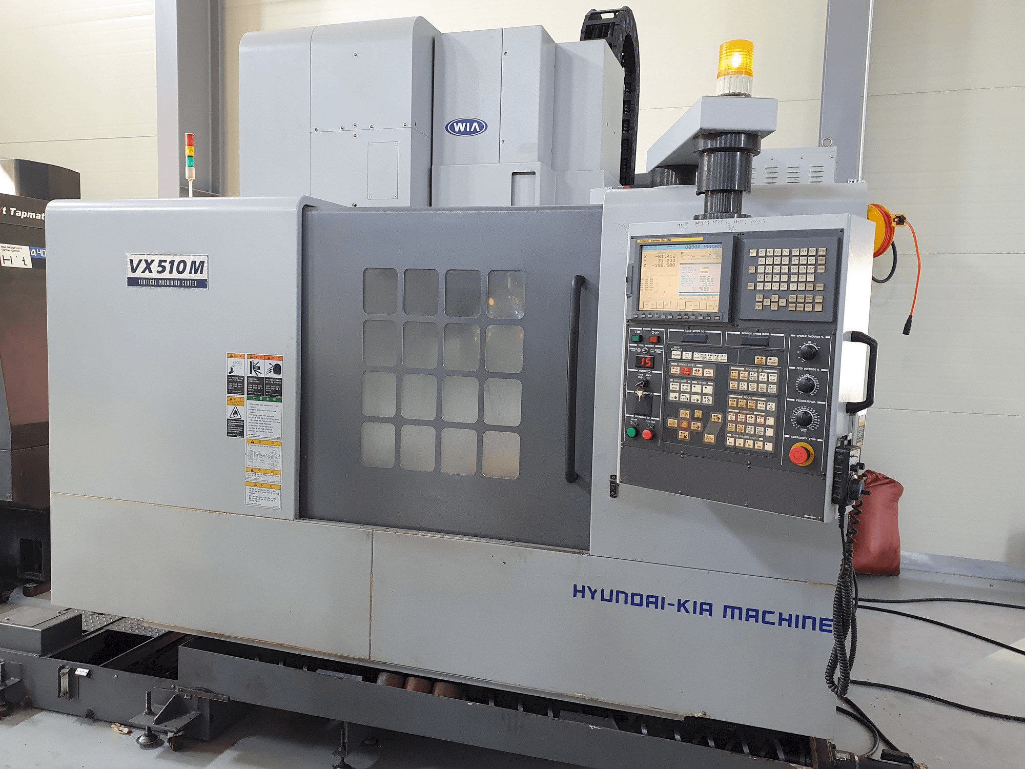 Vooraanzicht van Hyundai Kia VX510M machine