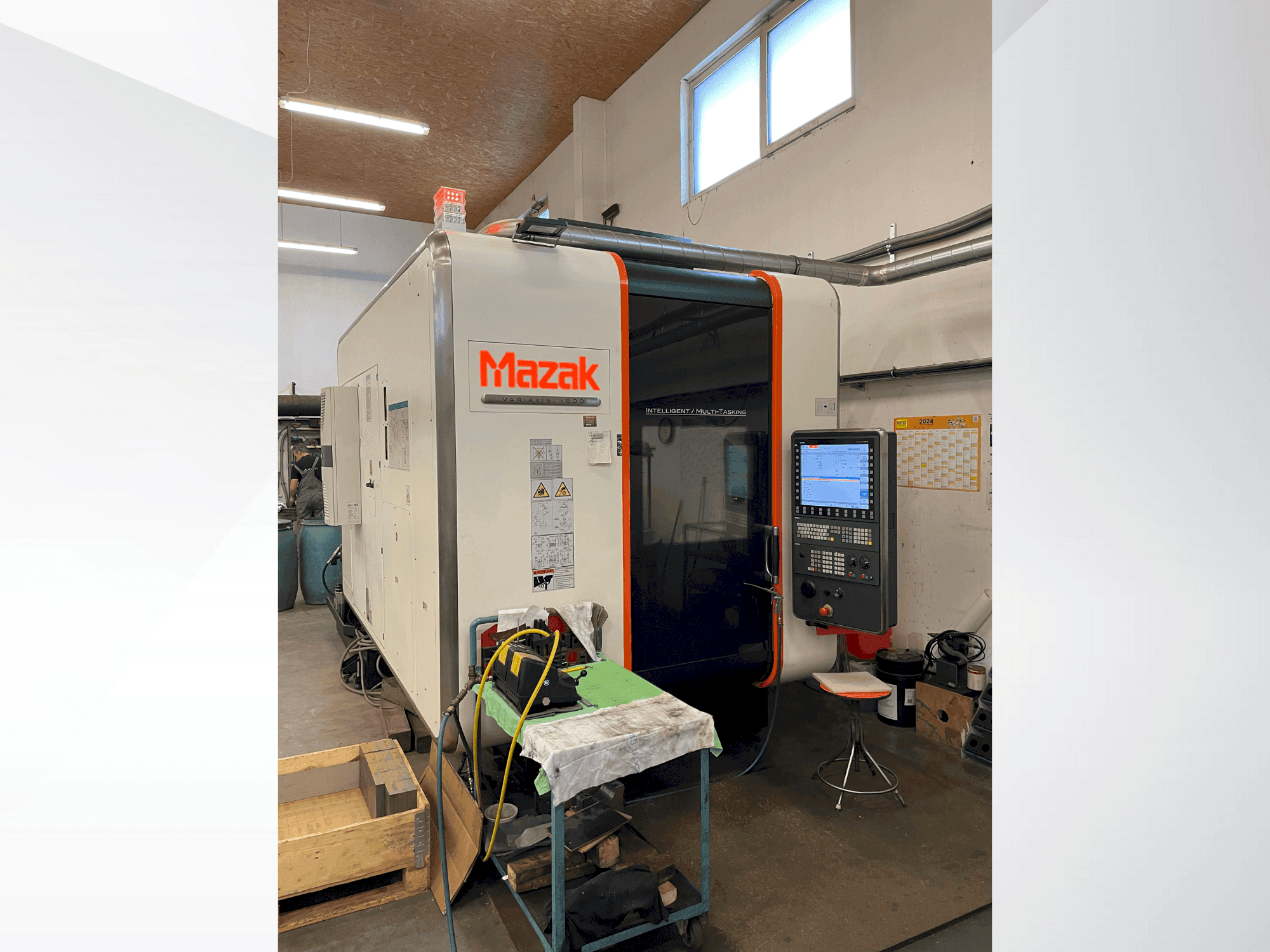 Vooraanzicht van Mazak Variaxis i-600 machine