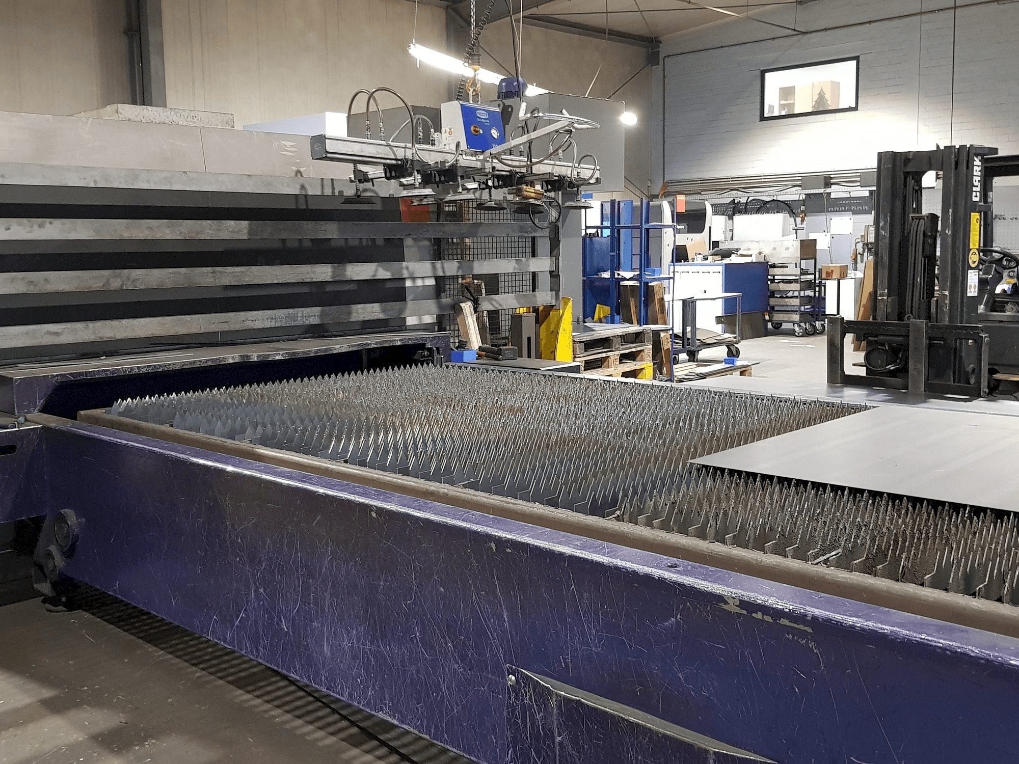 Vooraanzicht van Bystronic Fiber 4000x2000 machine