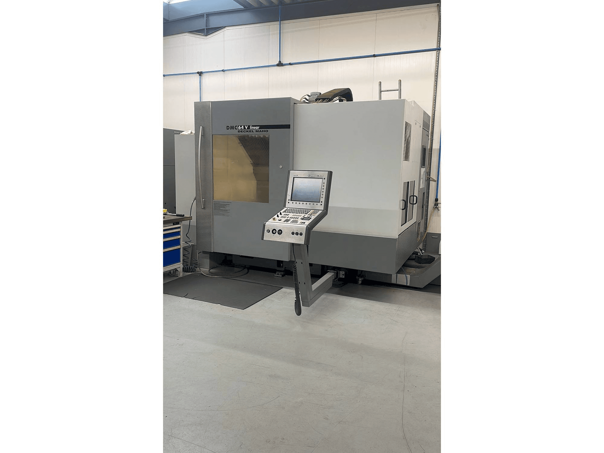 Vooraanzicht van DECKEL MAHO DMC 64V linear machine