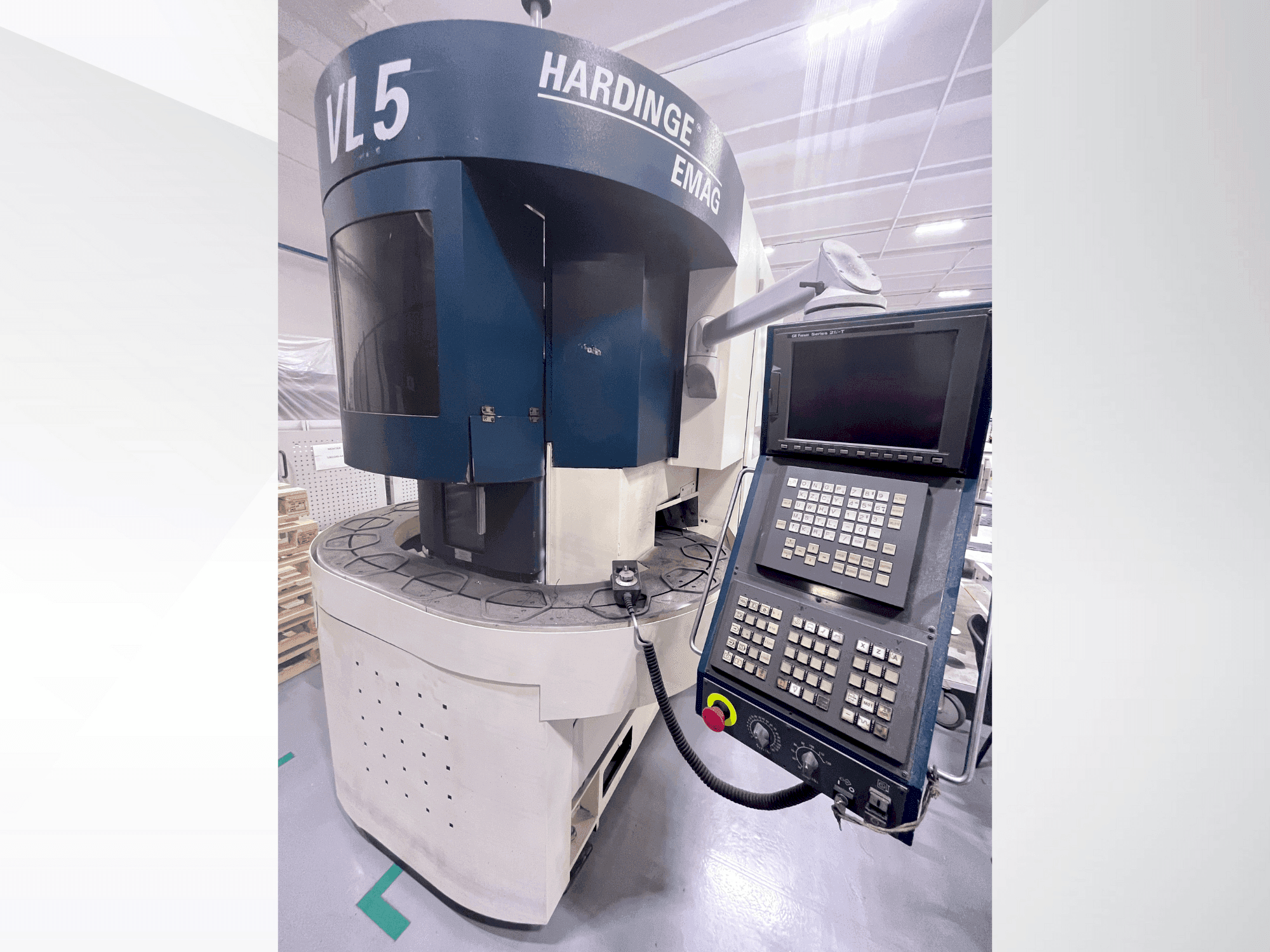Vooraanzicht van HARDINGE VL-5 machine