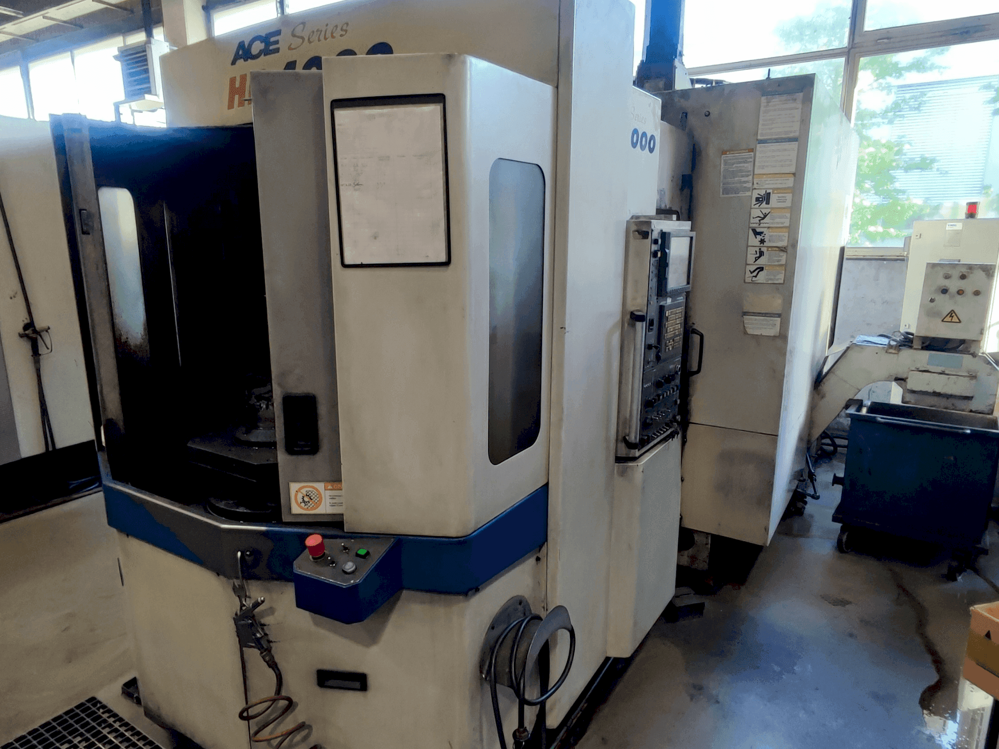 Vooraanzicht van DAEWOO ACE HP 4000 machine