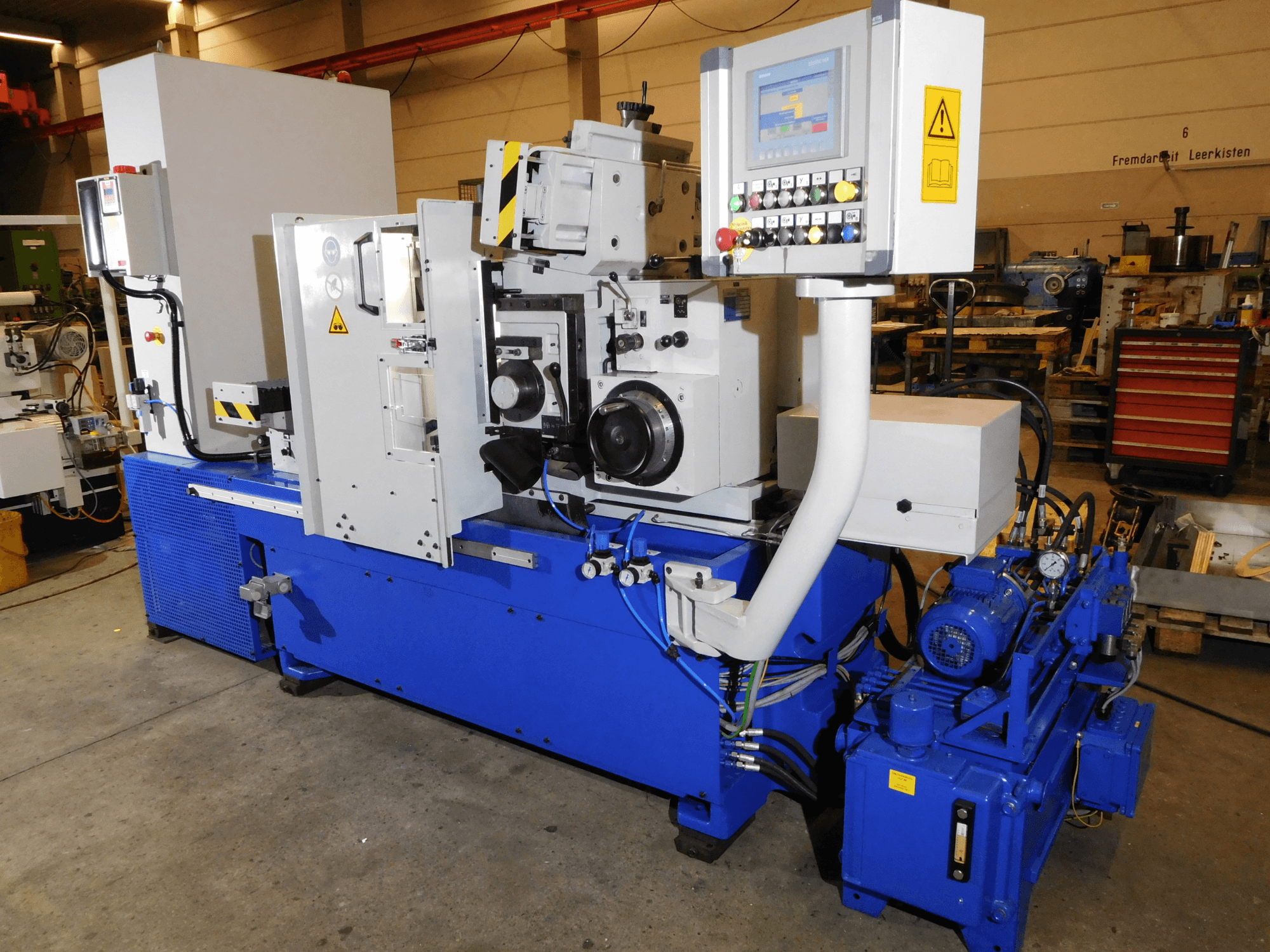 Schaudt Mikrosa SASL 125 centerloze slijpmachine, zijaanzicht, met bedieningselementen en industriële blauwe behuizing met motoronderdelen.