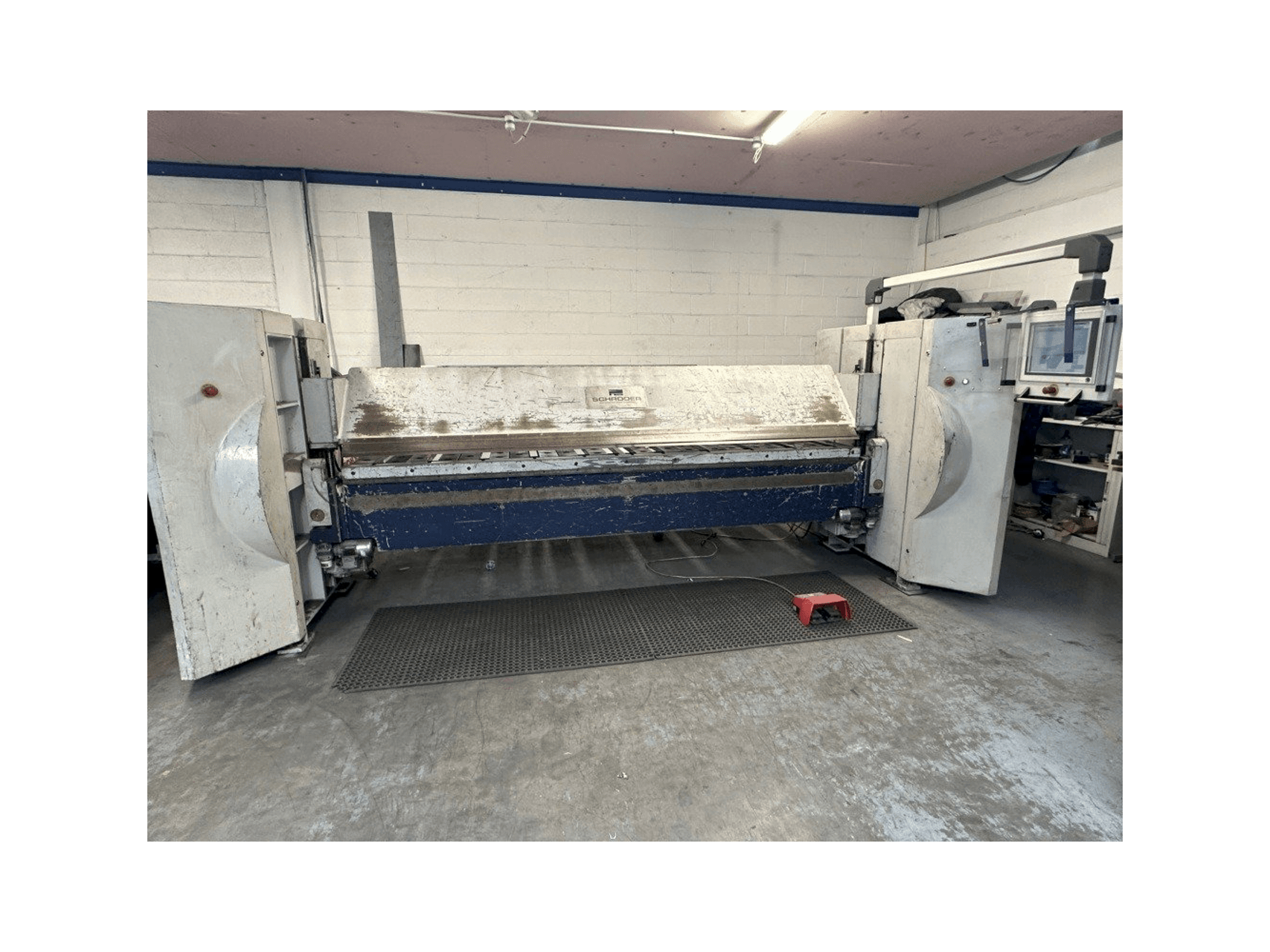 Vooraanzicht van SCHRODER SPB 3200/3.0 machine