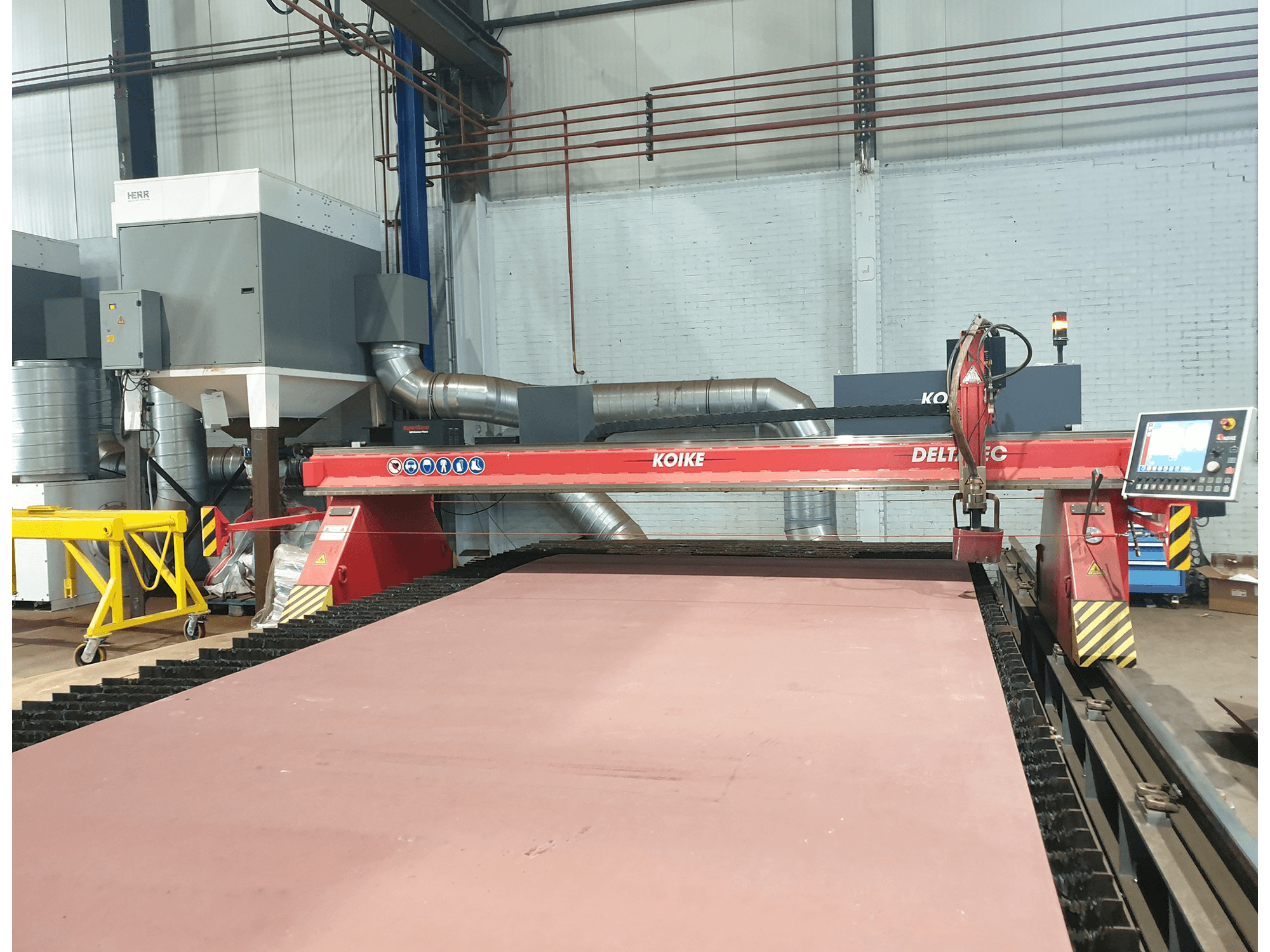 Vooraanzicht van KOIKE DELTATEC 4000 machine