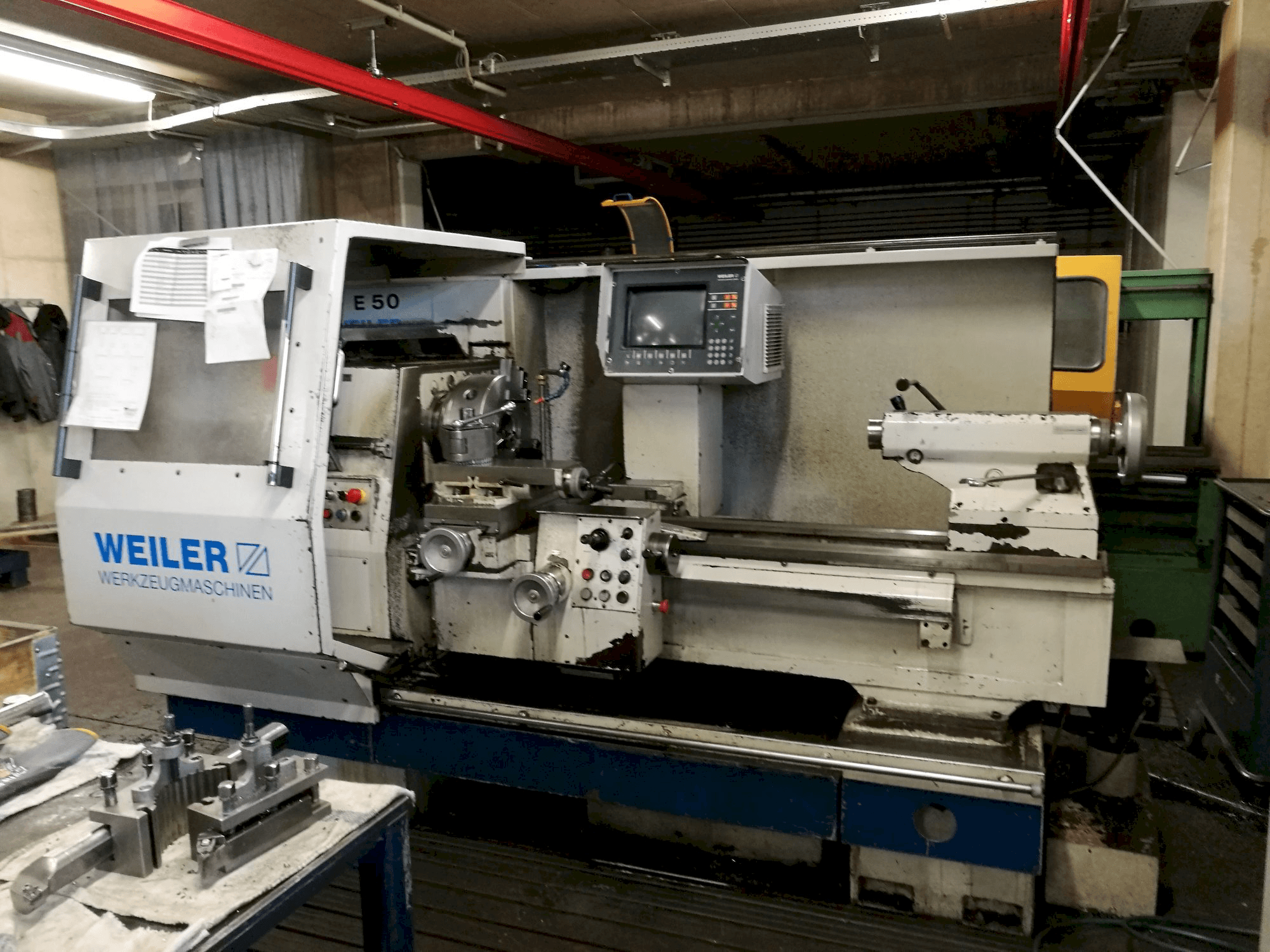 Vooraanzicht van Weiler E50/1 machine