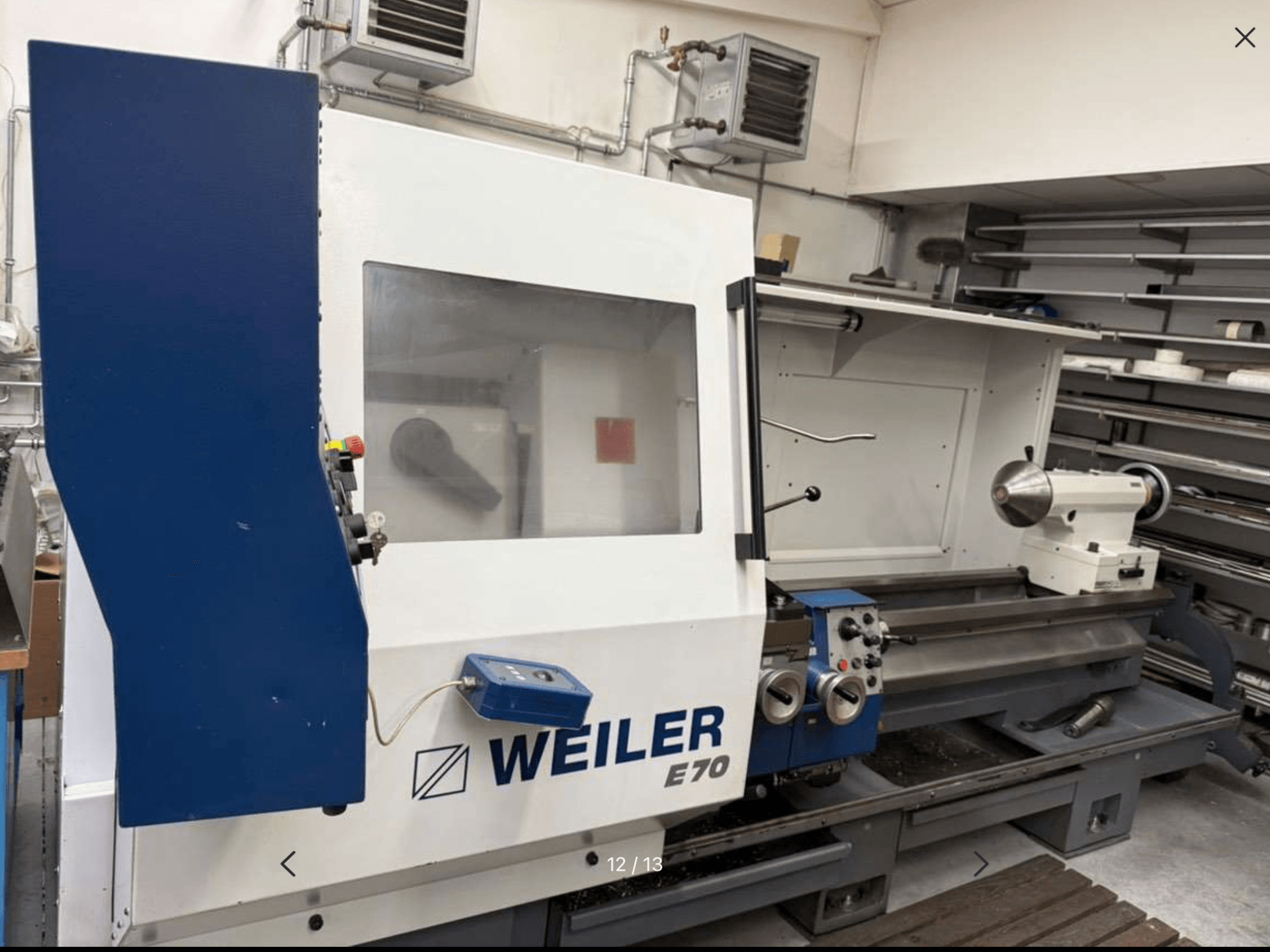 Weiler E70 horizontale draaimachine, zijaanzicht met bedieningselementen en spindel; robuust ontwerp zichtbaar in een werkplaats.