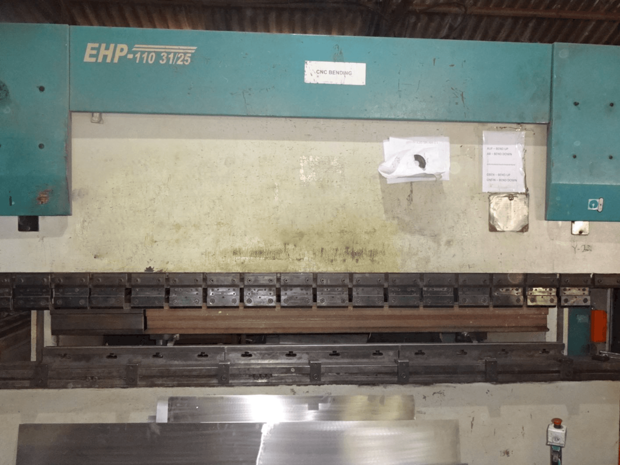 Vooraanzicht van Hindustan Hydraulics EHP 110 machine