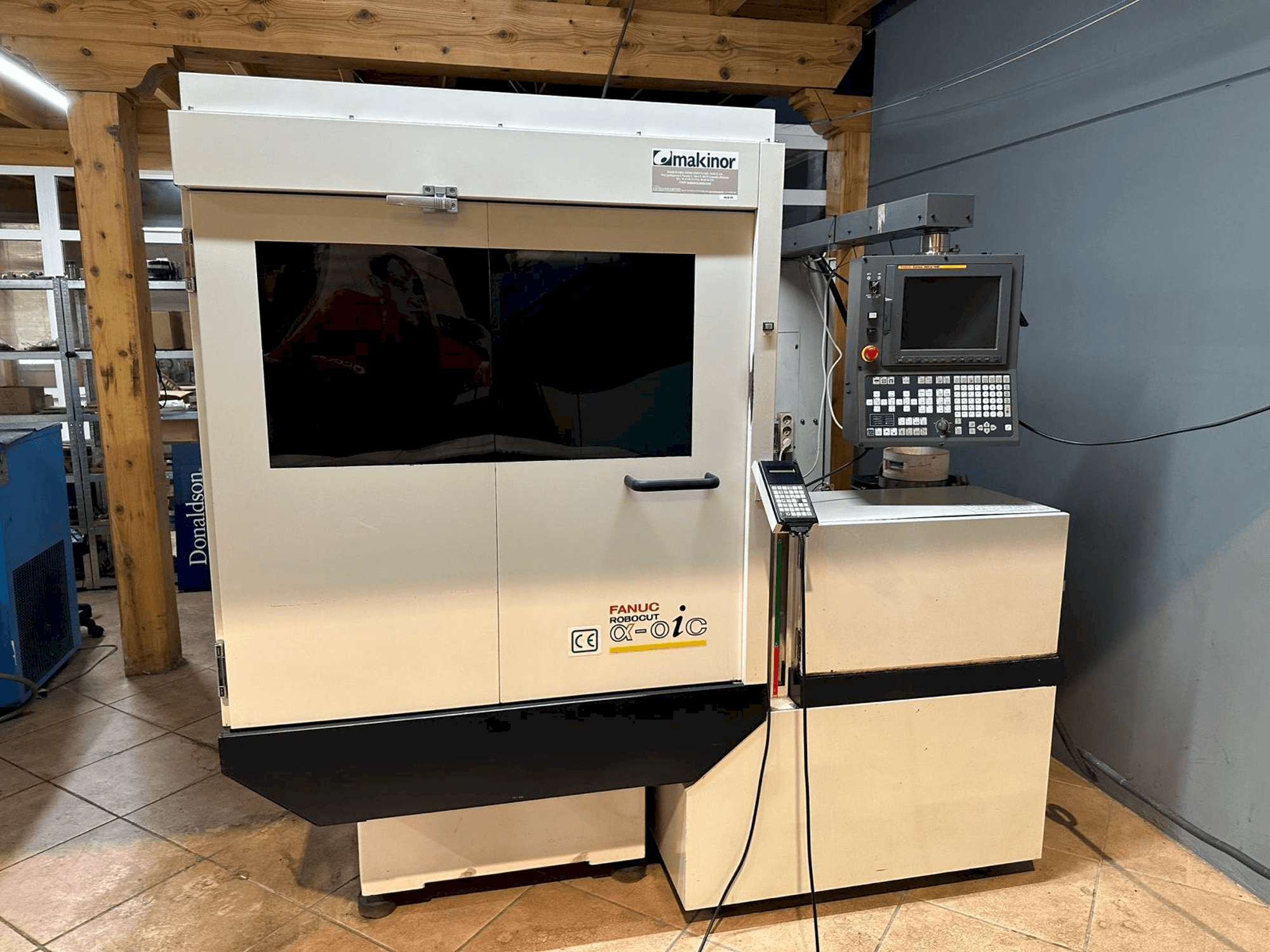 Vooraanzicht van FANUC Robocut Alpha-0iC machine