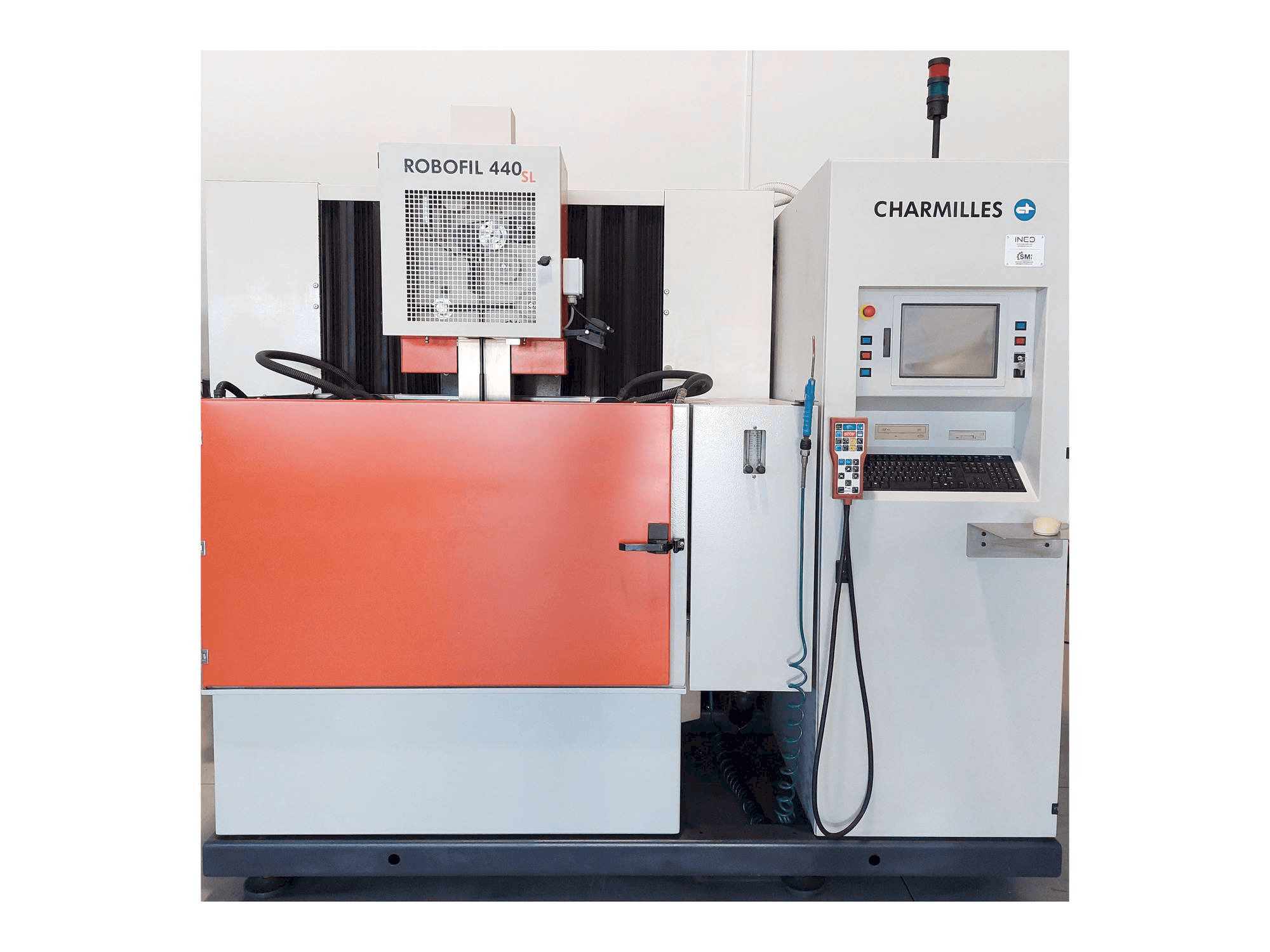 Vooraanzicht van CHARMILLES ROBOFIL 440SL machine