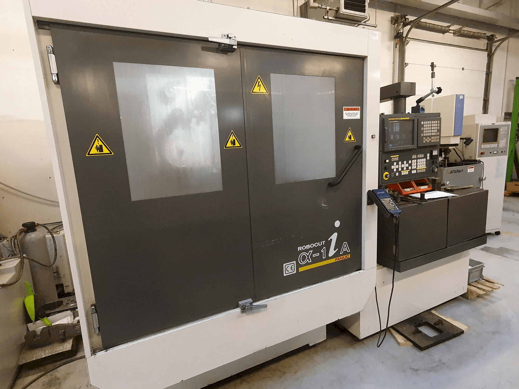 Vooraanzicht van FANUC Robocut Alpha-1iA machine