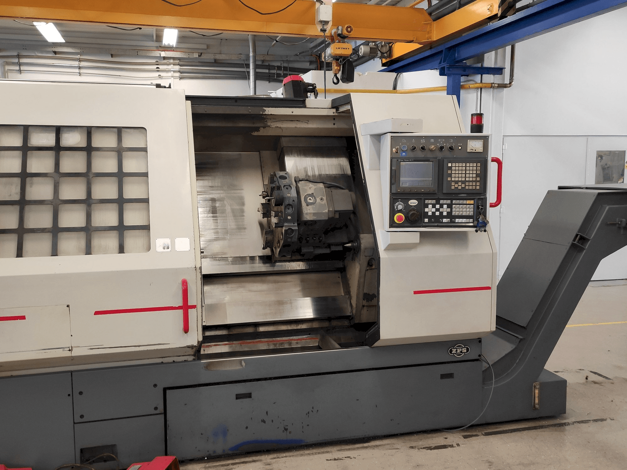 Vooraanzicht van ZPS S-80/750 CNC machine