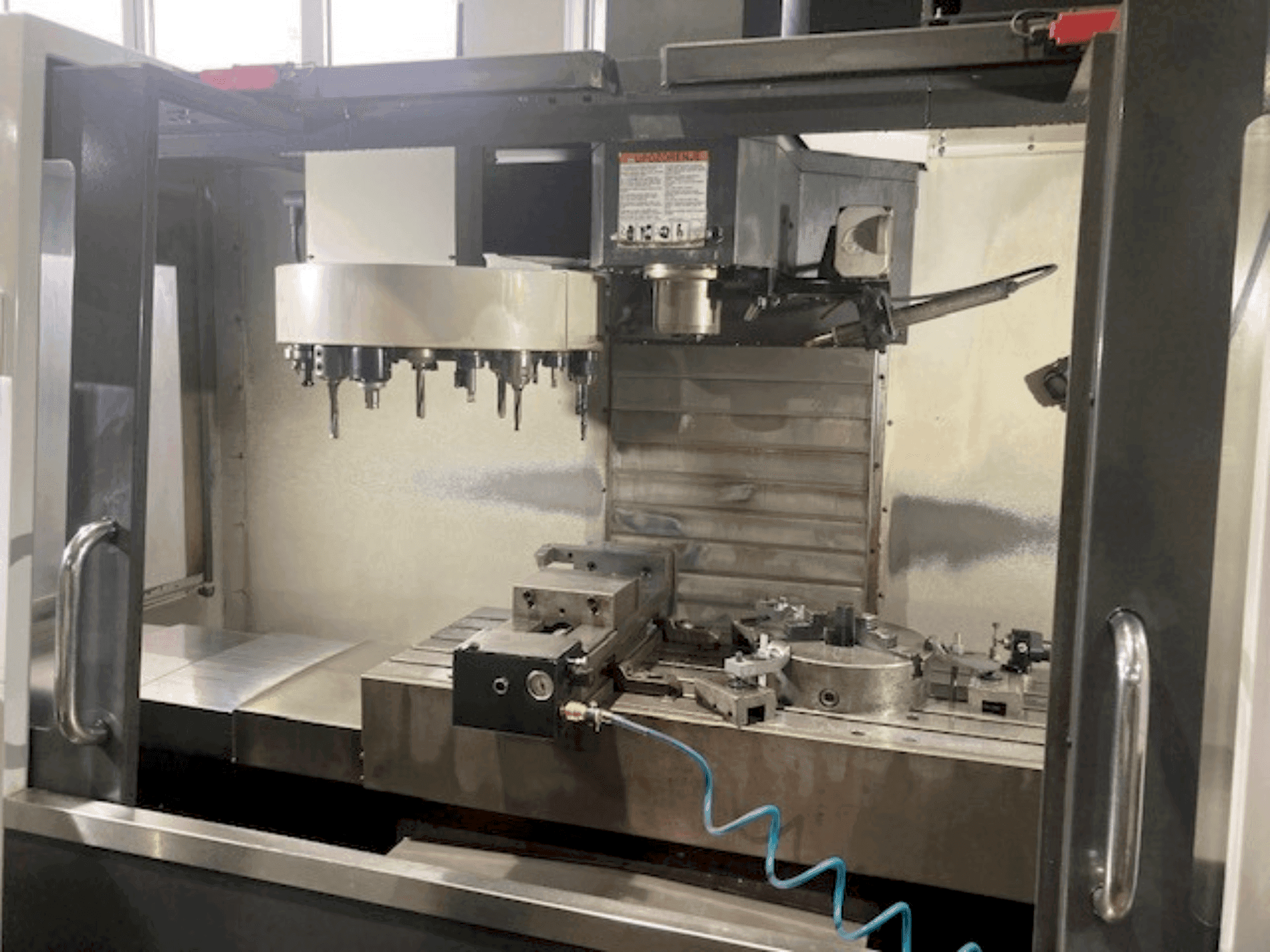Vooraanzicht van HAAS VF 3 machine