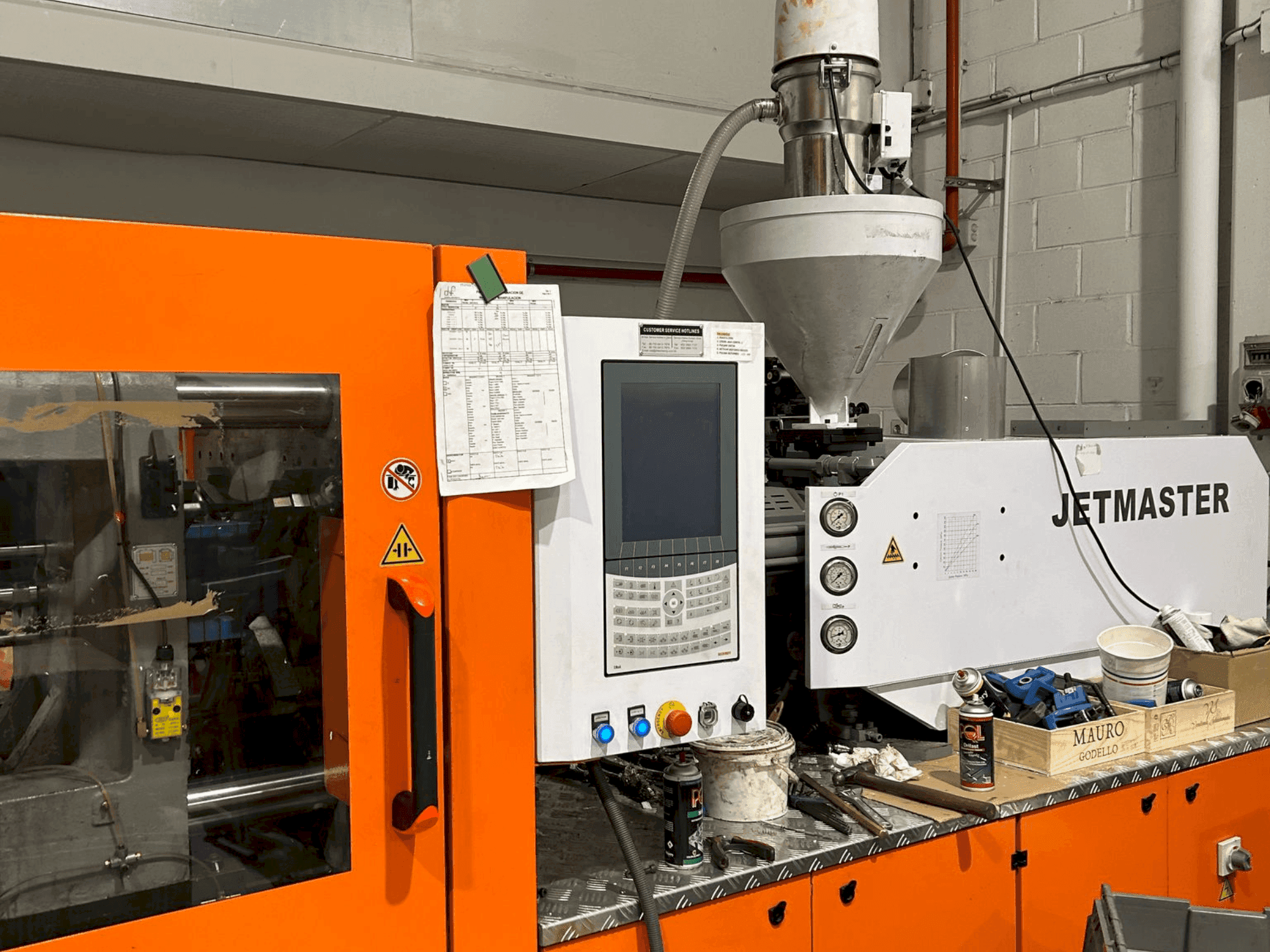 Vooraanzicht van CHEN HSONG JM200-MK6e machine