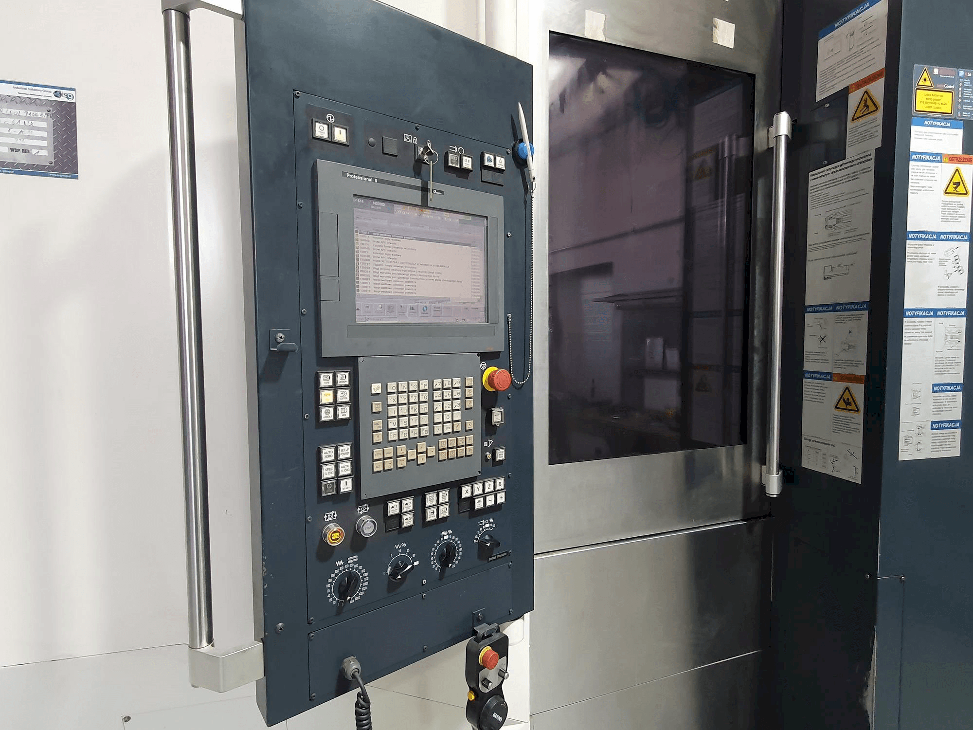 Vooraanzicht van Makino a61nx machine