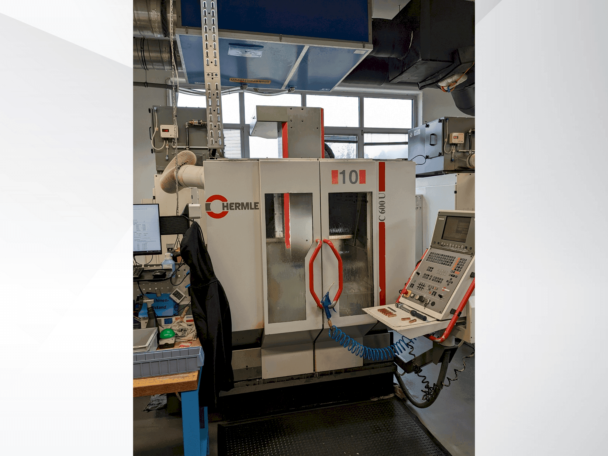 Vooraanzicht van HERMLE C600U machine