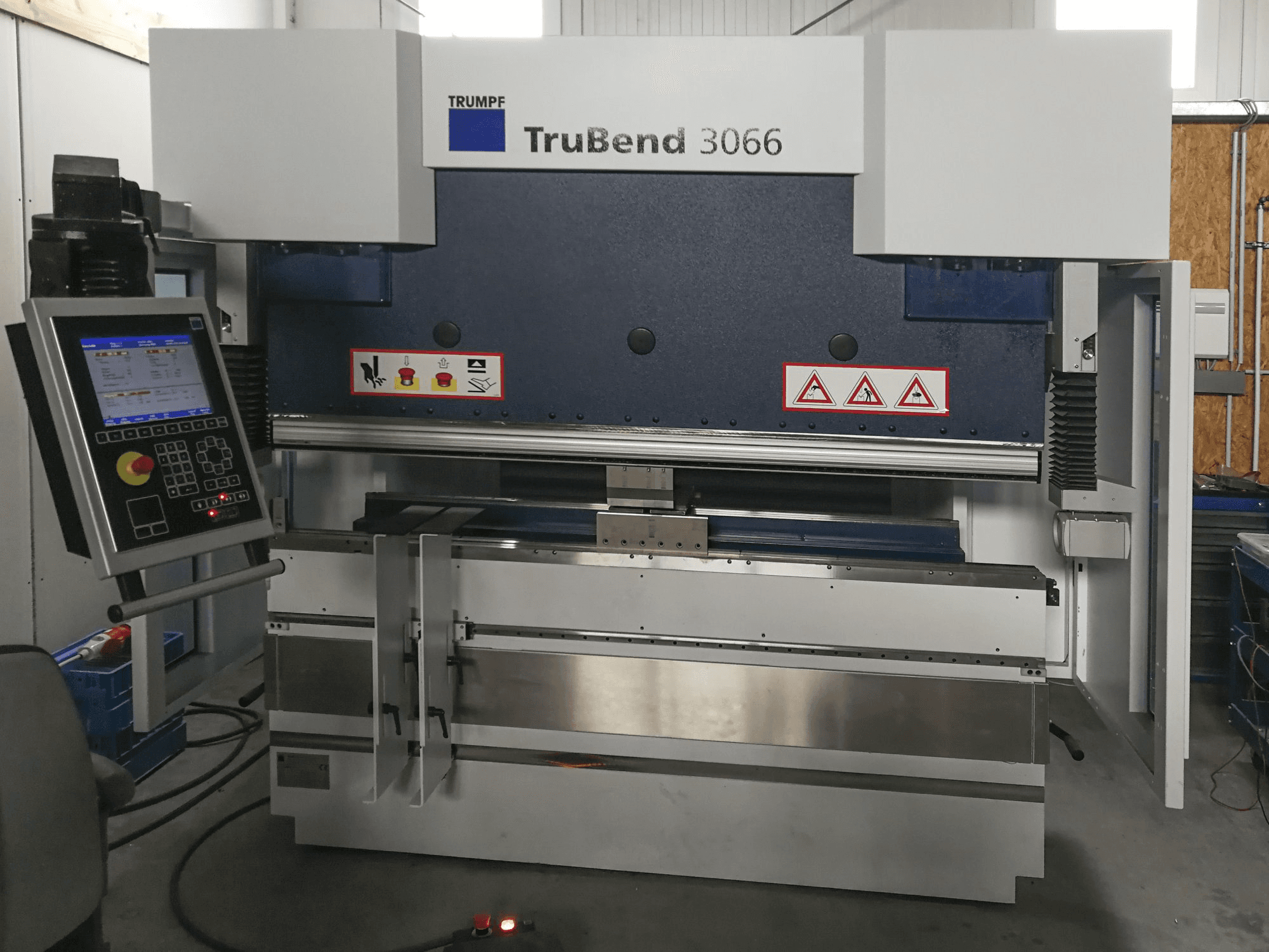 Vooraanzicht van Trumpf TruBend 3066 machine