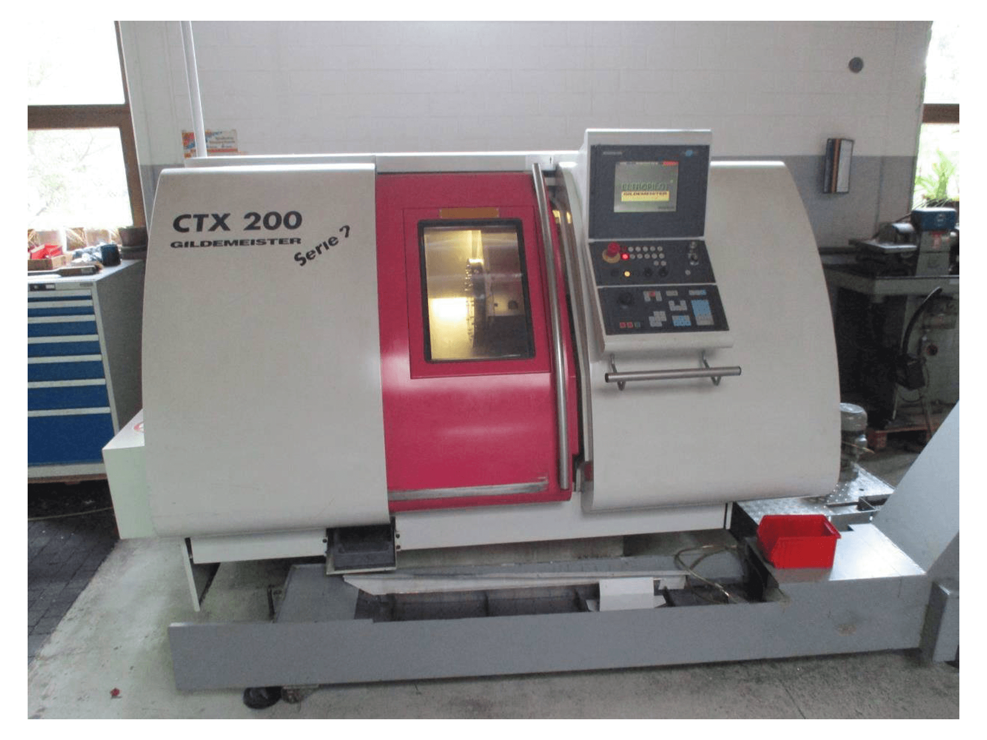 Vooraanzicht van Gildemeister CTX 200 machine