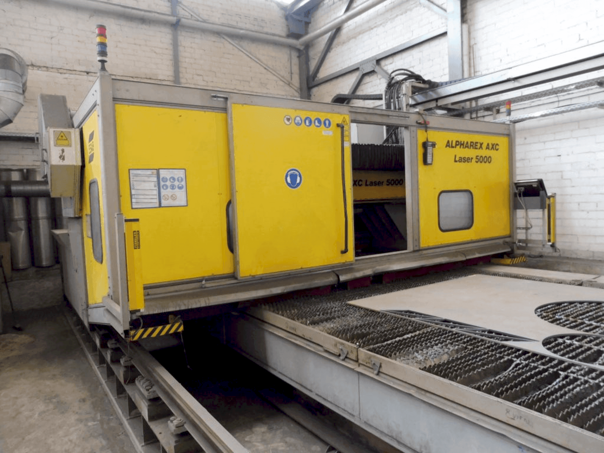 Vooraanzicht van ALPHAREX AXC Laser 500 machine