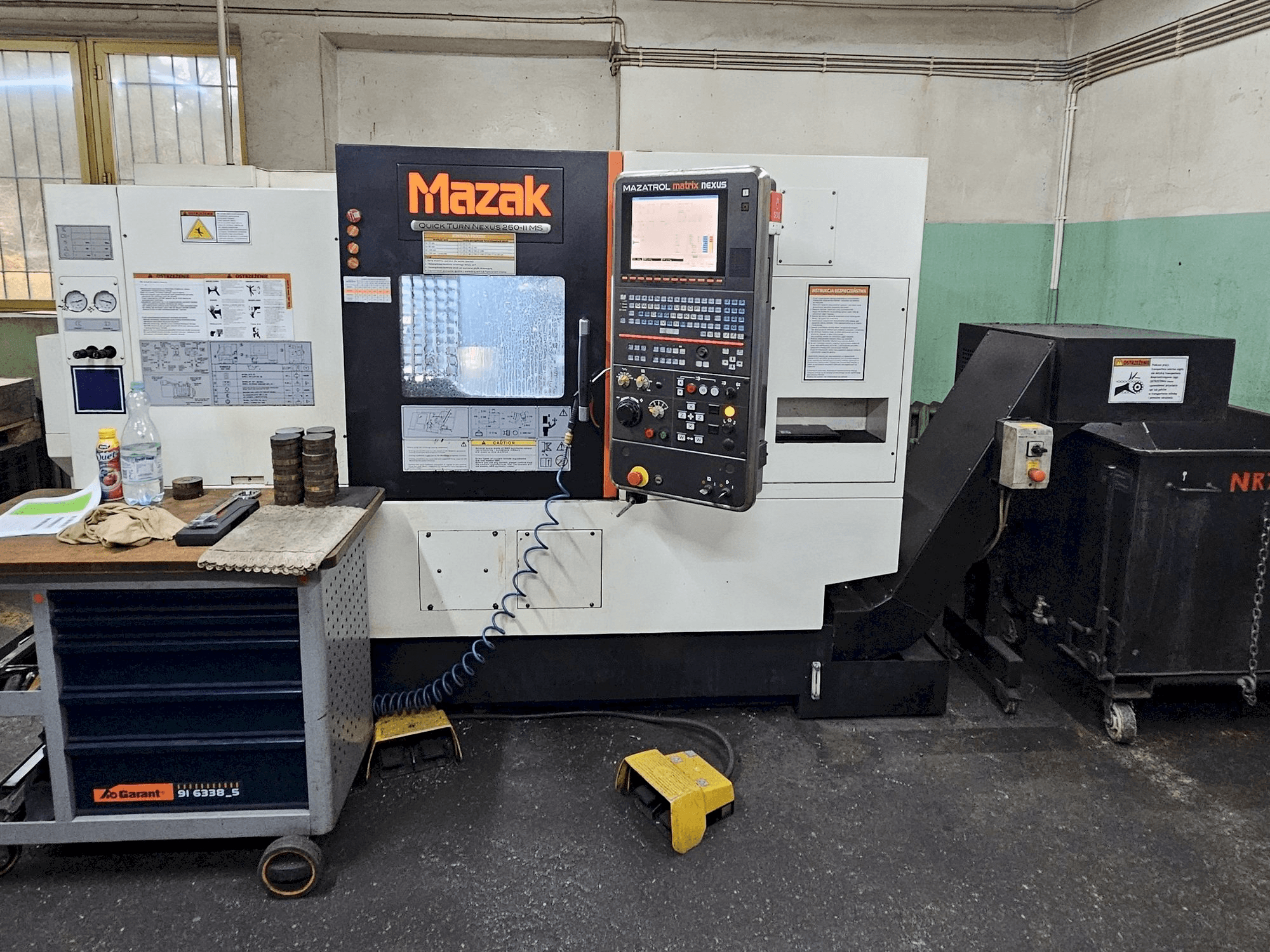 Vooraanzicht van Mazak Quickturn Nexus 250-II MS machine