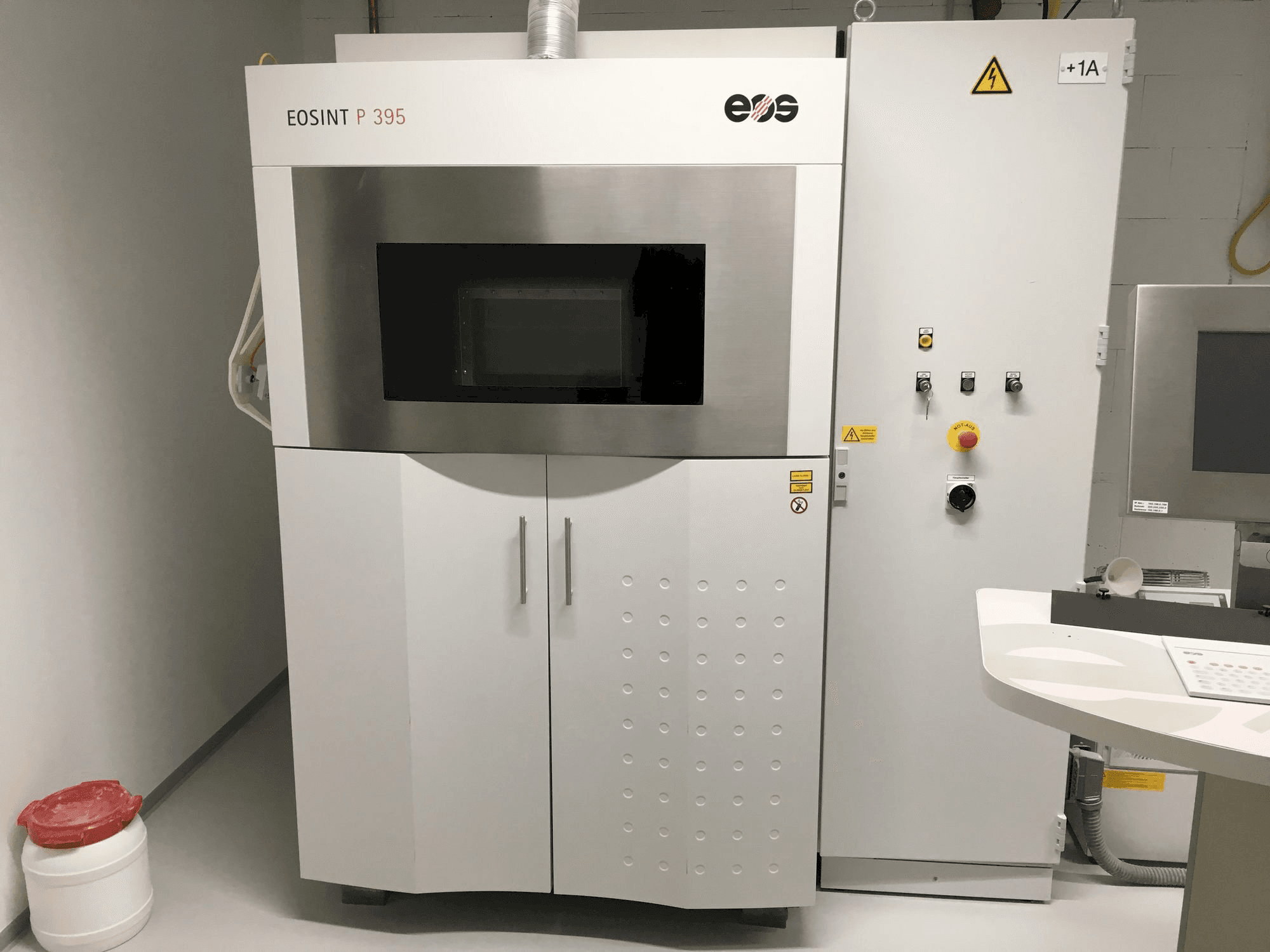 Vooraanzicht van EOS EOSINT P 395 machine