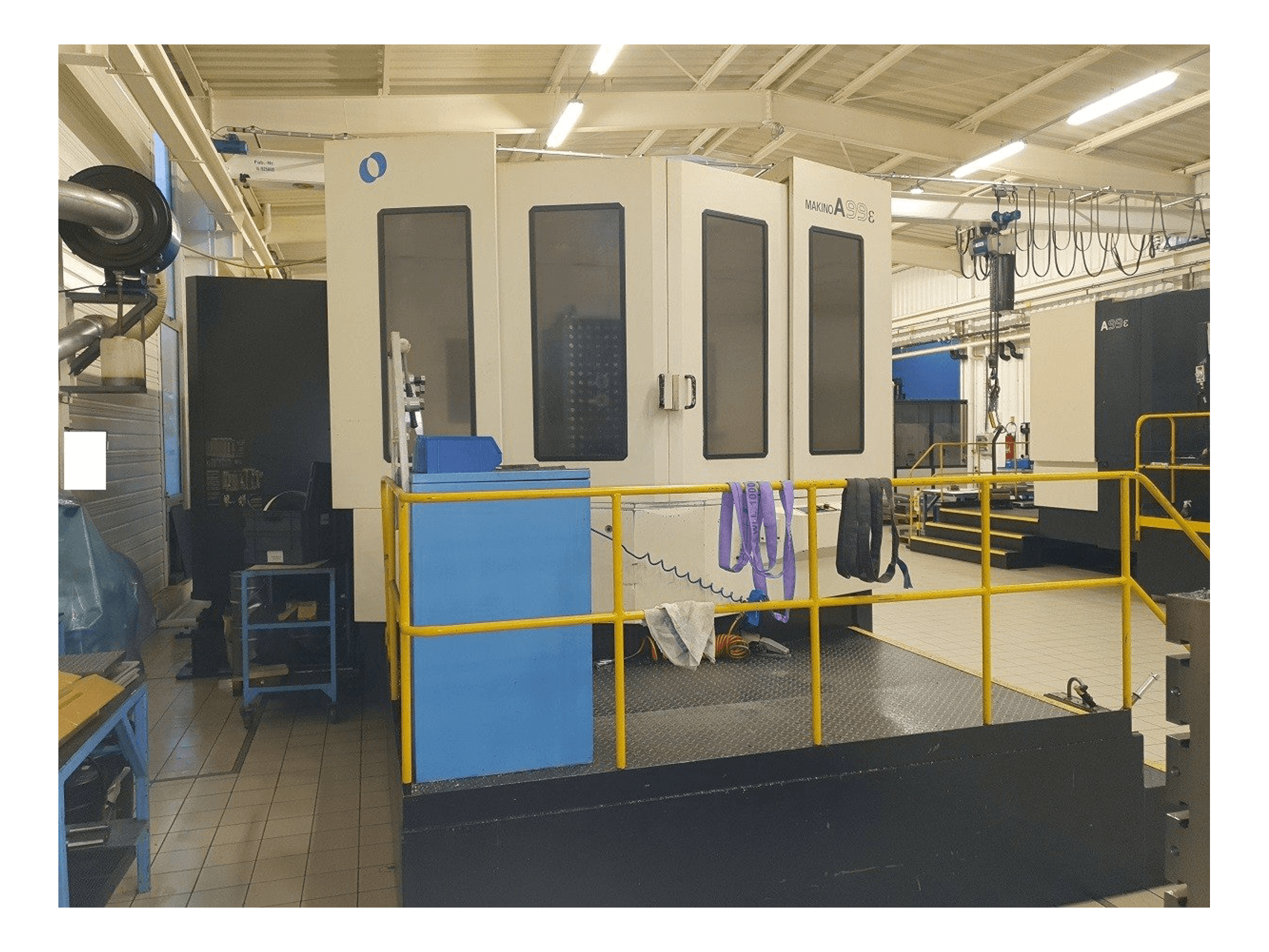 Vooraanzicht van Makino A99 machine