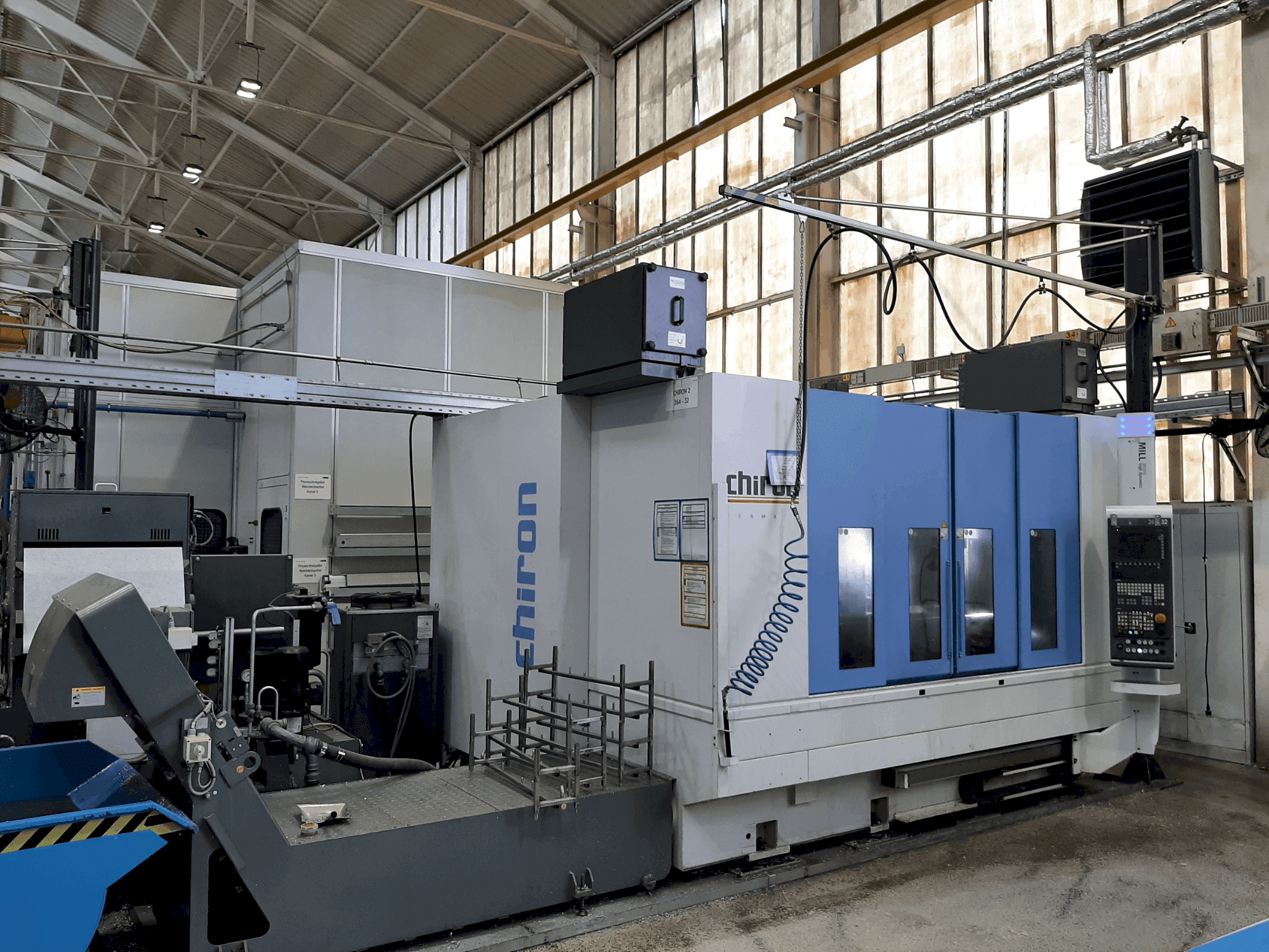 Vooraanzicht van CHIRON Mill 2000 High Dynamics (2018) machine