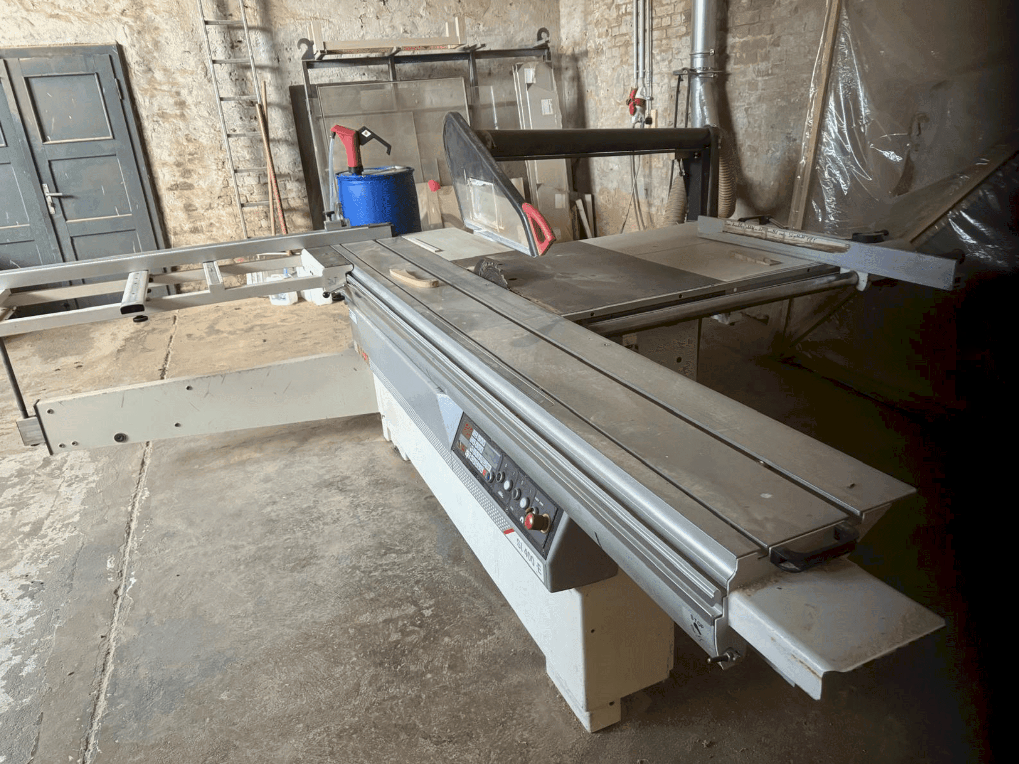 Vooraanzicht van SCM SI 400E machine