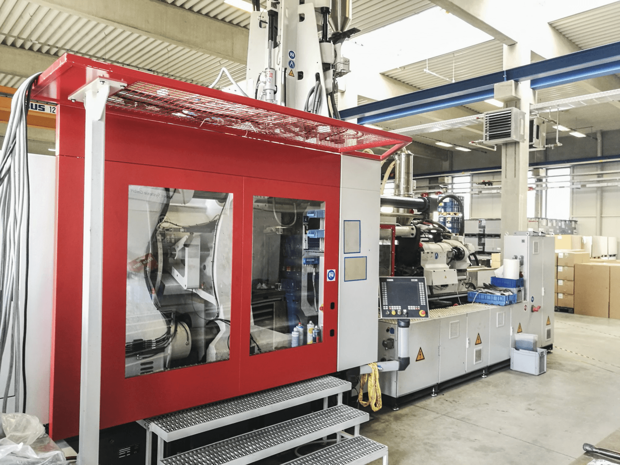 Links zicht van FERROMATIK MILACRON MM 800-4880/MSW machine