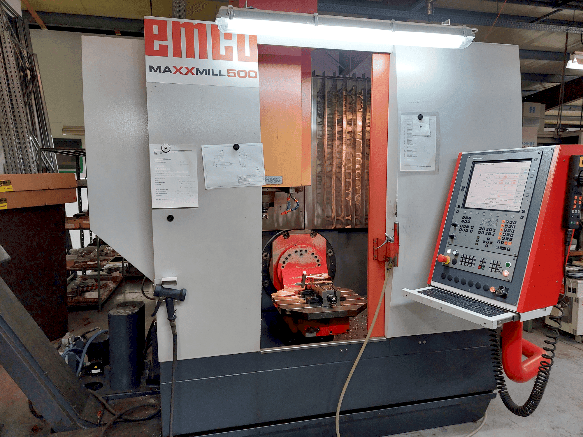 Vooraanzicht van EMCO Maxxmill 500U machine