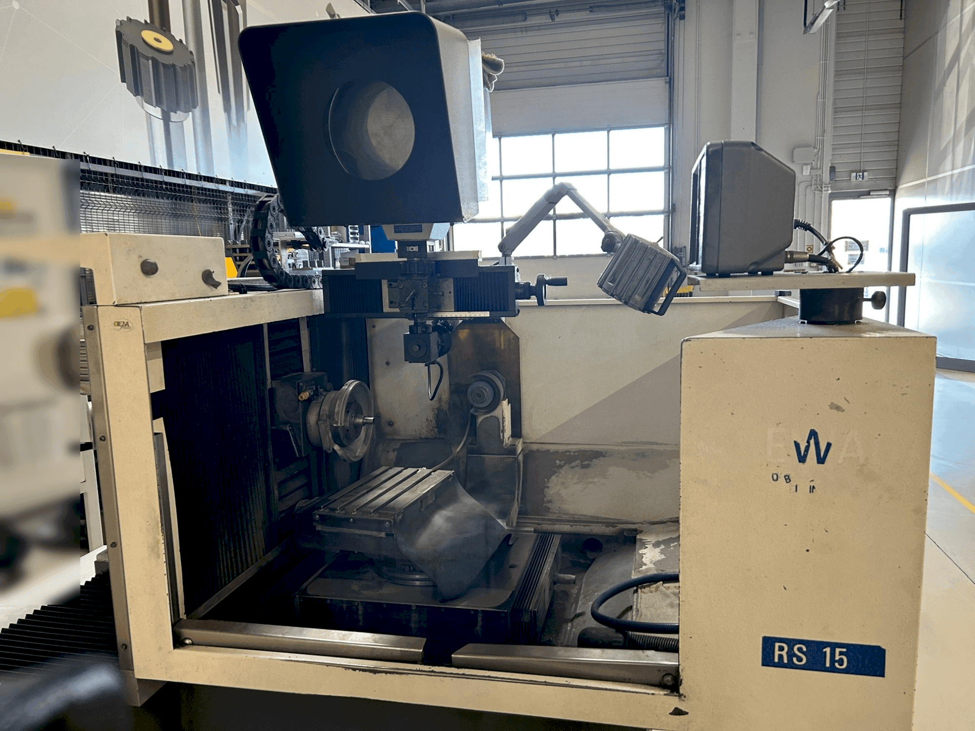 Vooraanzicht van EWAG RS 15 machine