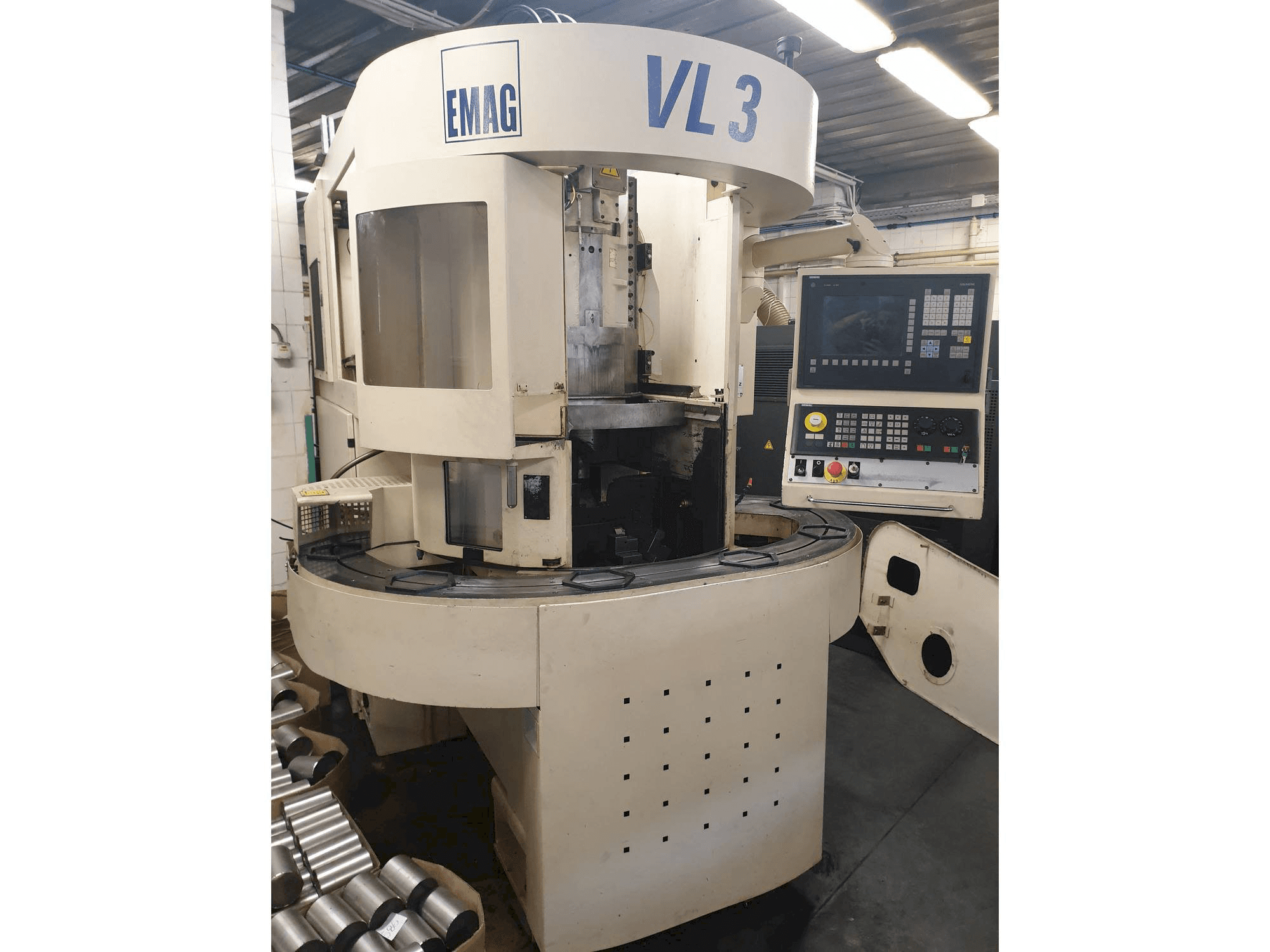 Vooraanzicht van EMAG VL 3 machine