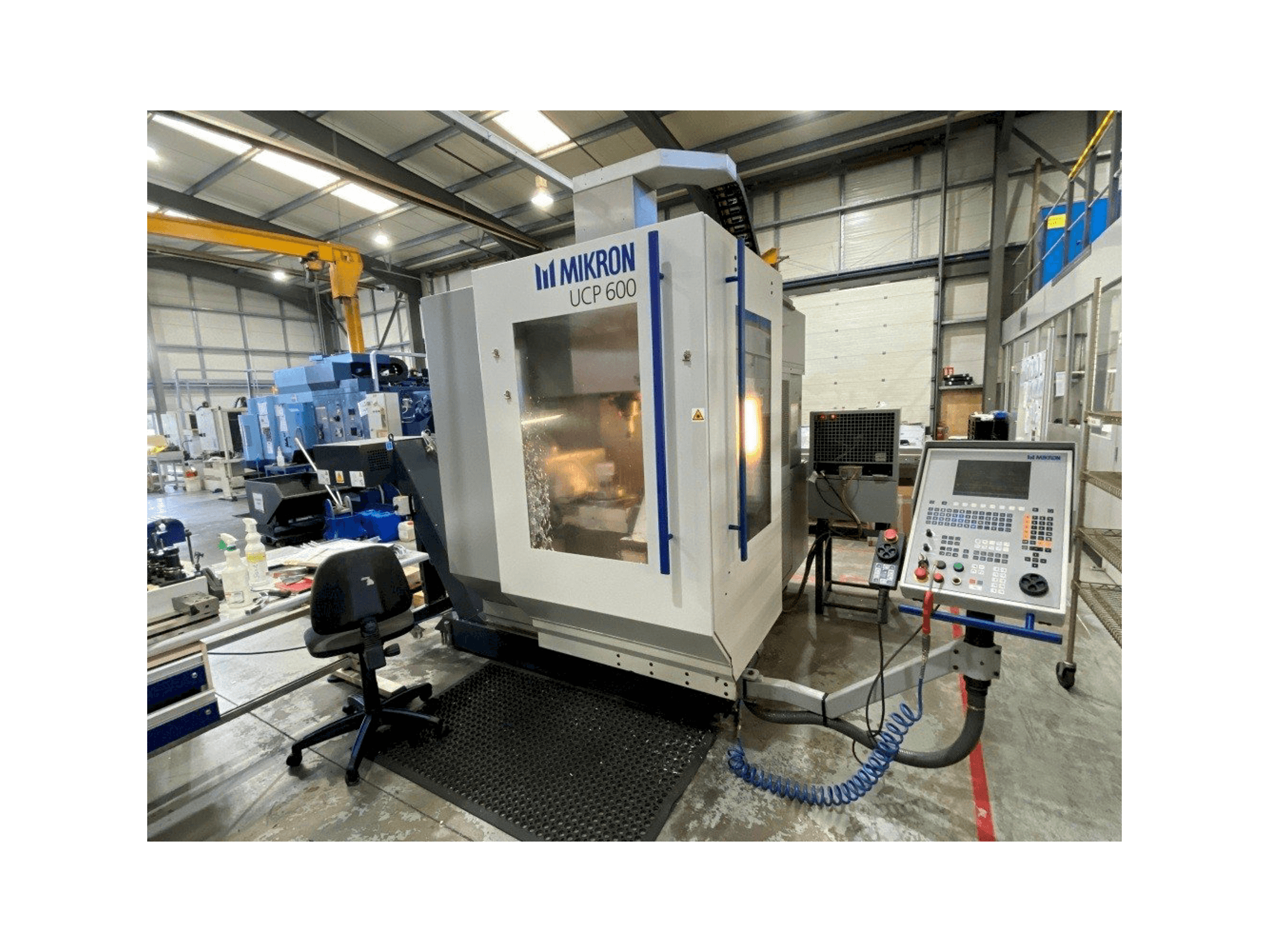 Vooraanzicht van MIKRON UCP 600 machine