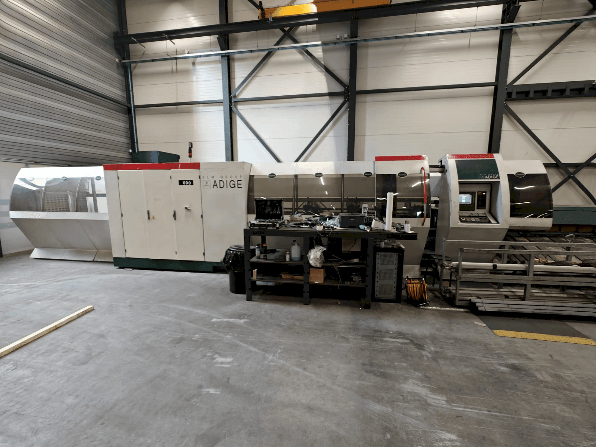 Vooraanzicht van BLM Adige LT702D machine