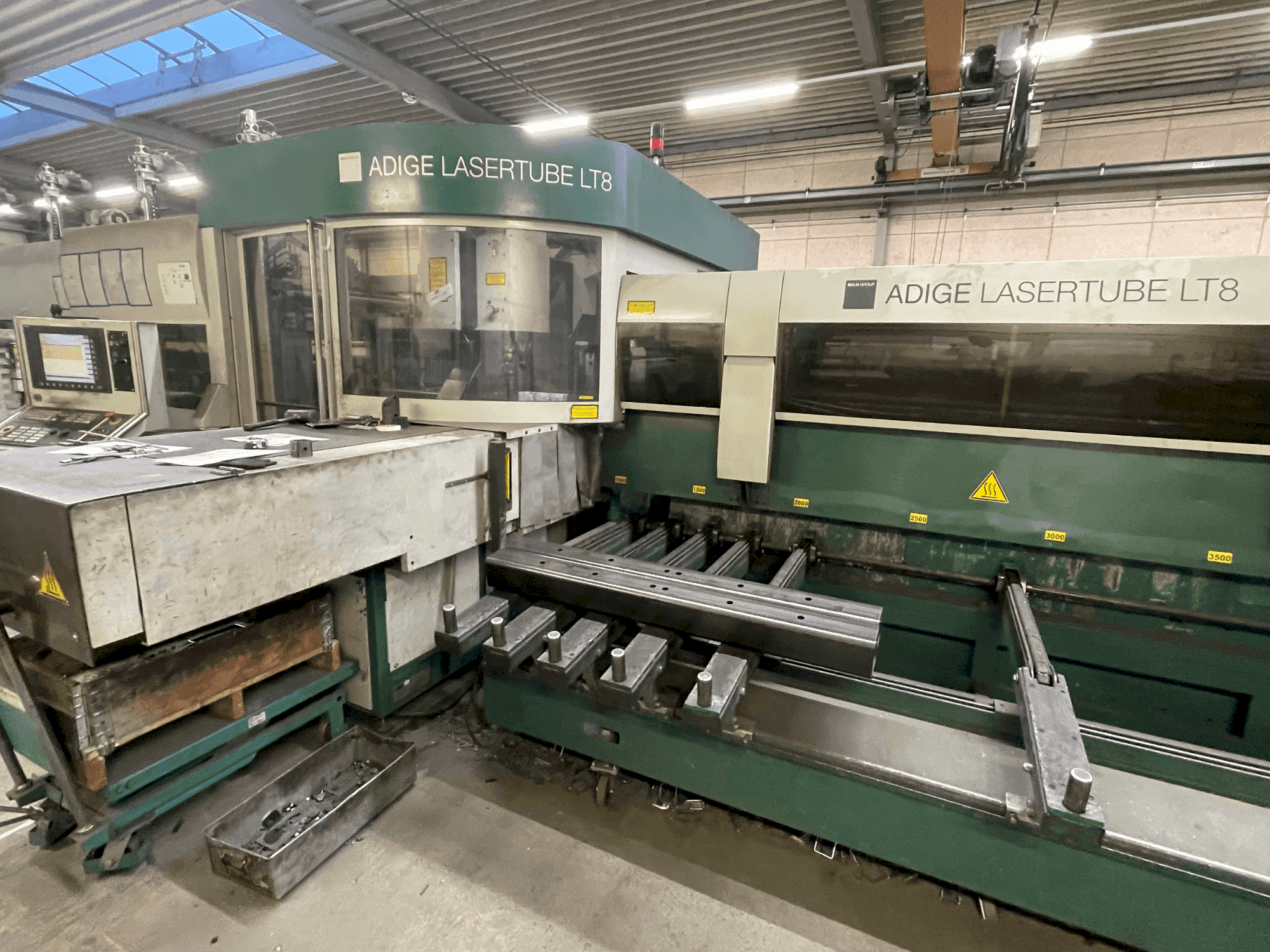 Vooraanzicht van BLM Adige LT8 machine