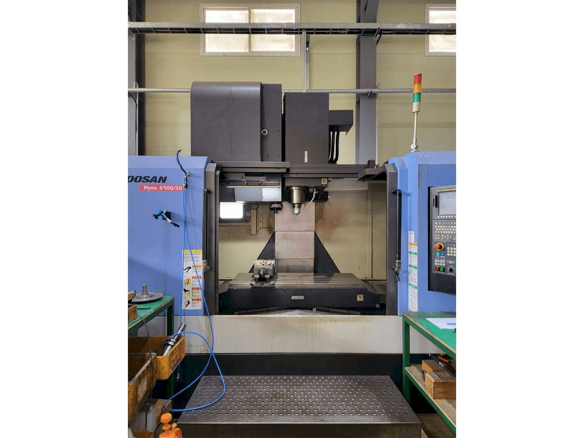 Vooraanzicht van Doosan MYNX 6500/50 machine