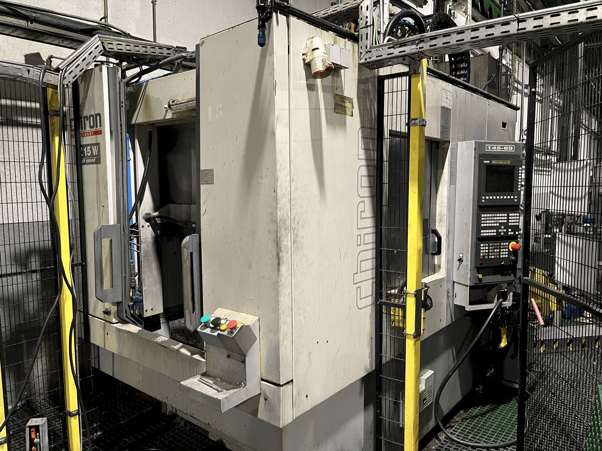 Vooraanzicht van CHIRON FZ15W machine