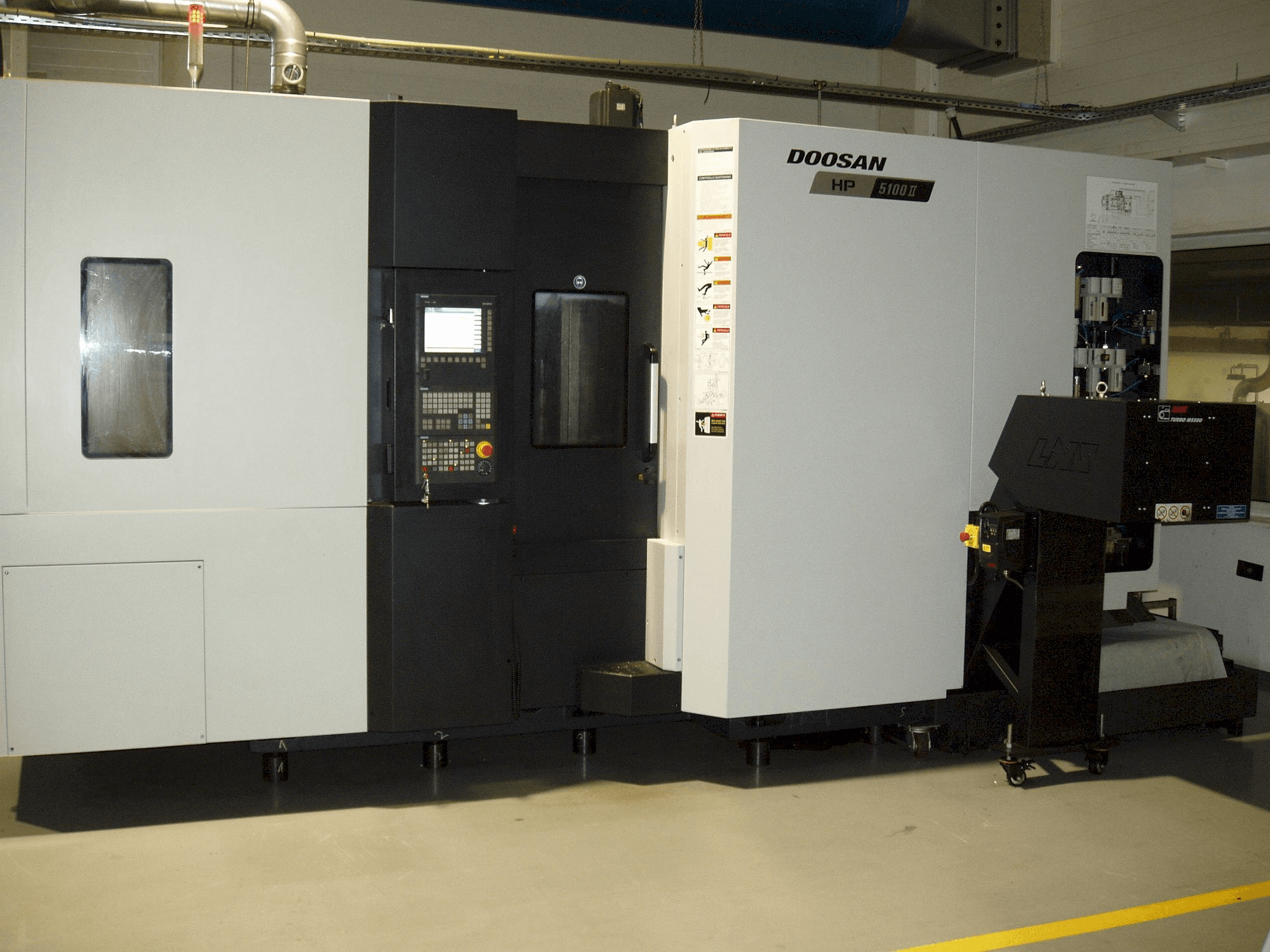 Vooraanzicht van Doosan HP 5100 II machine
