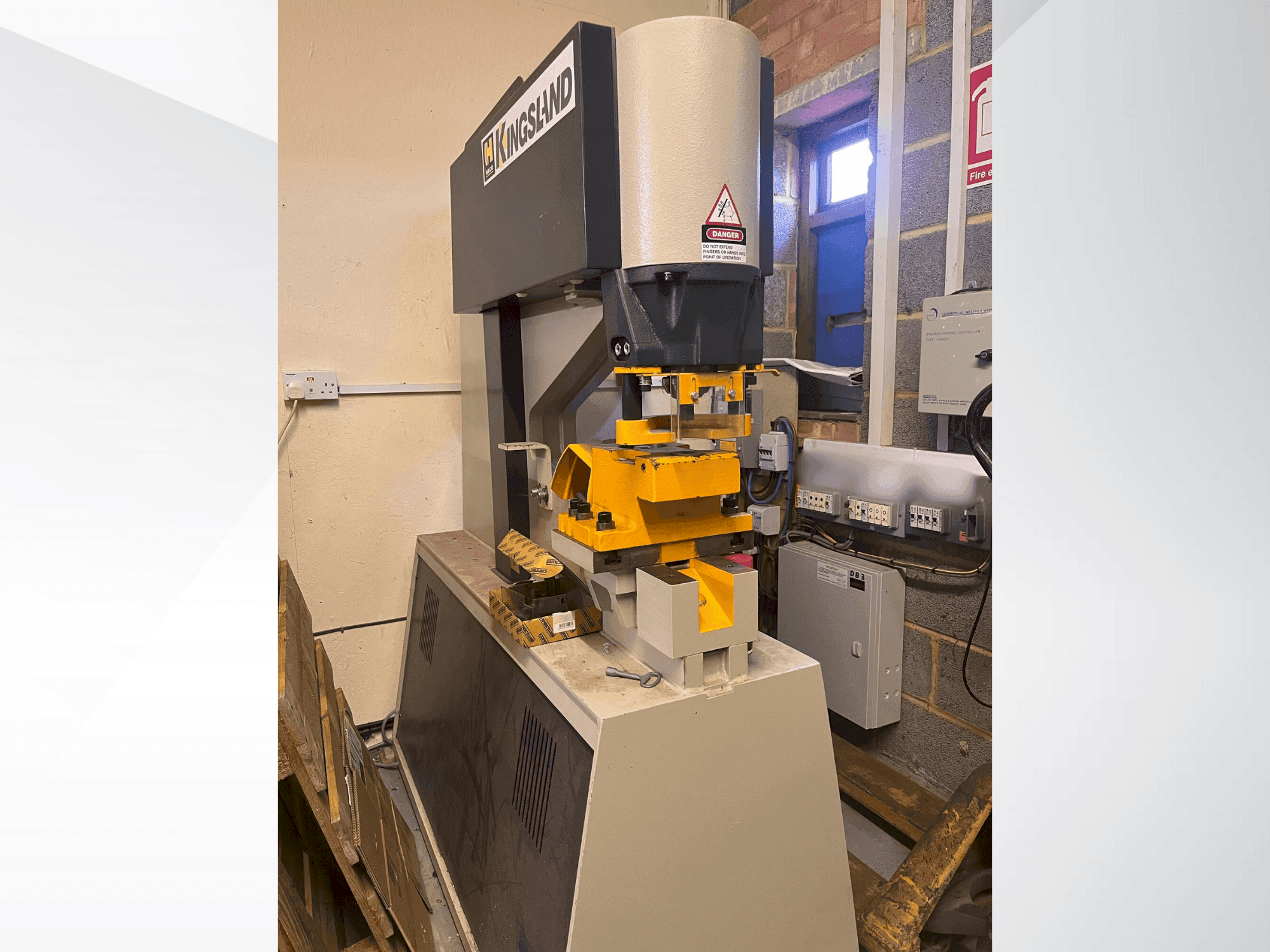 Vooraanzicht van HACO Kingsland 60p machine