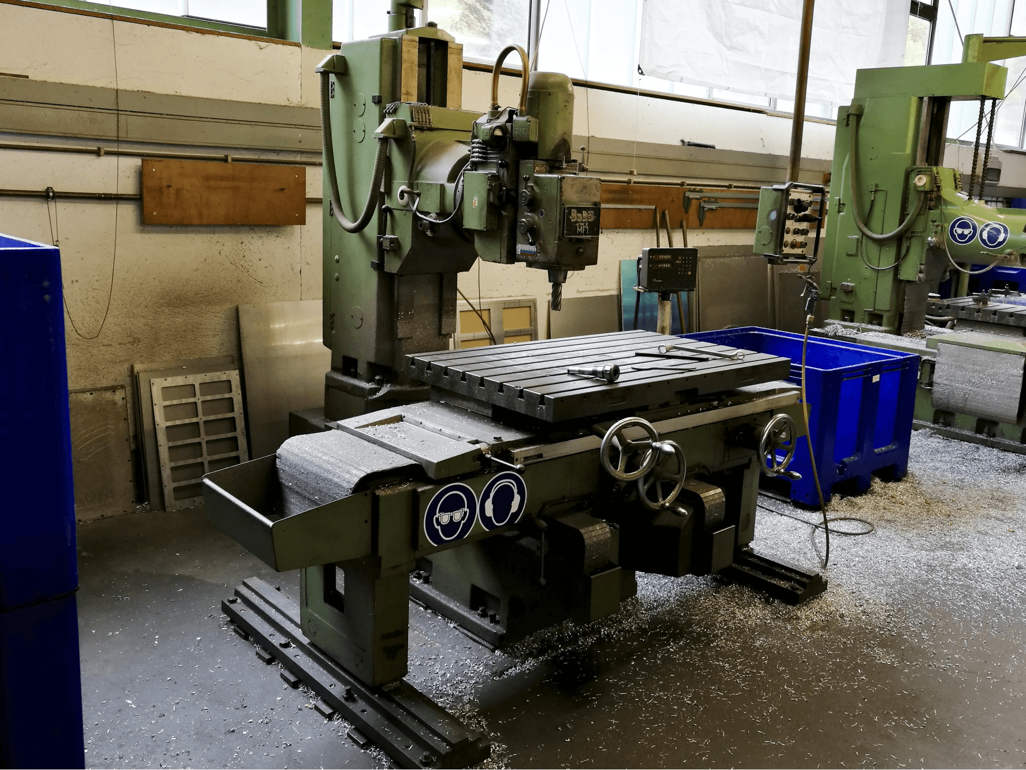 Links zicht van Bokö MF1 machine