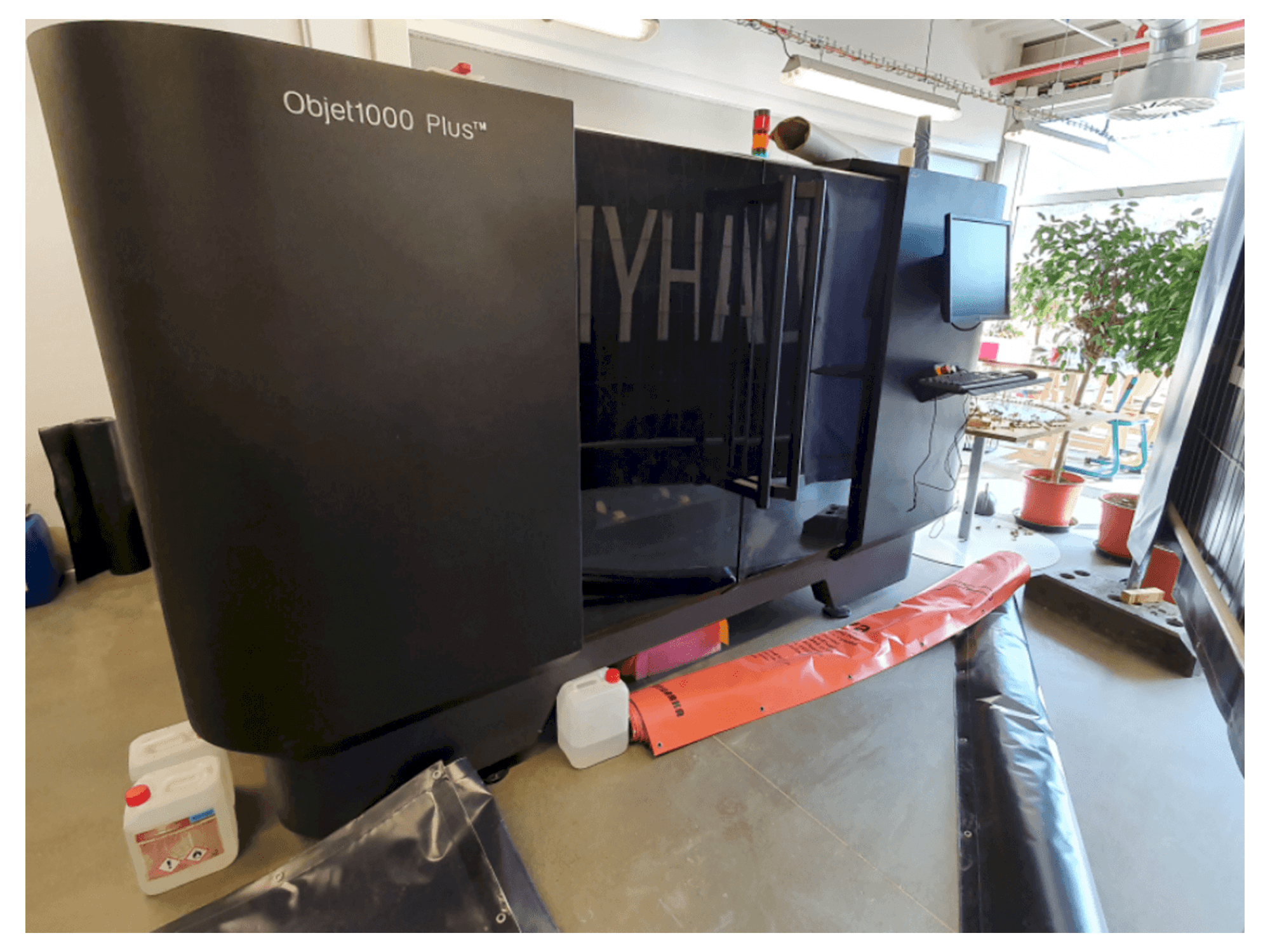 Vooraanzicht van Stratasys Objet 1000 Plus machine