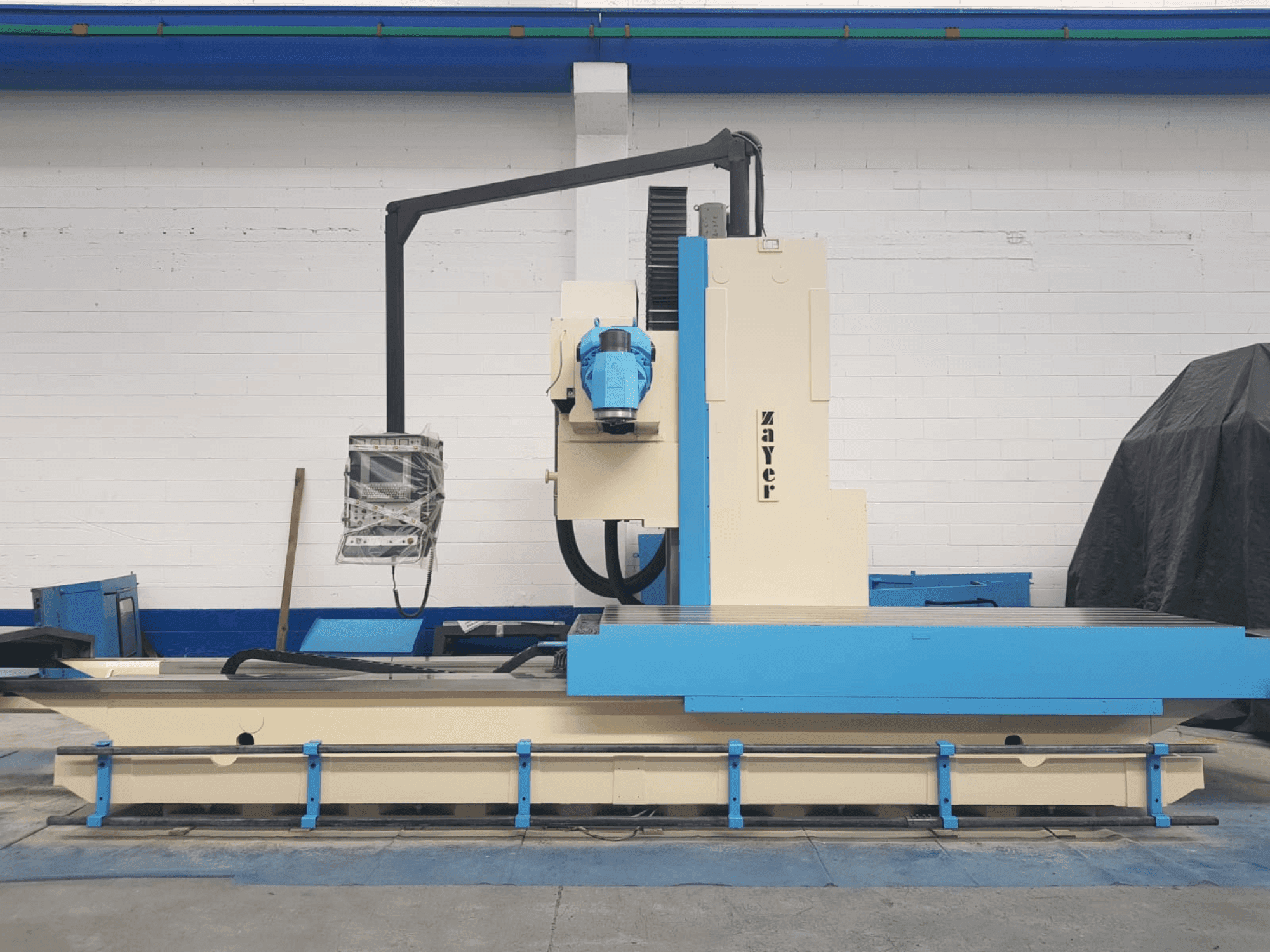 Vooraanzicht van Zayer 30KF 3000 machine