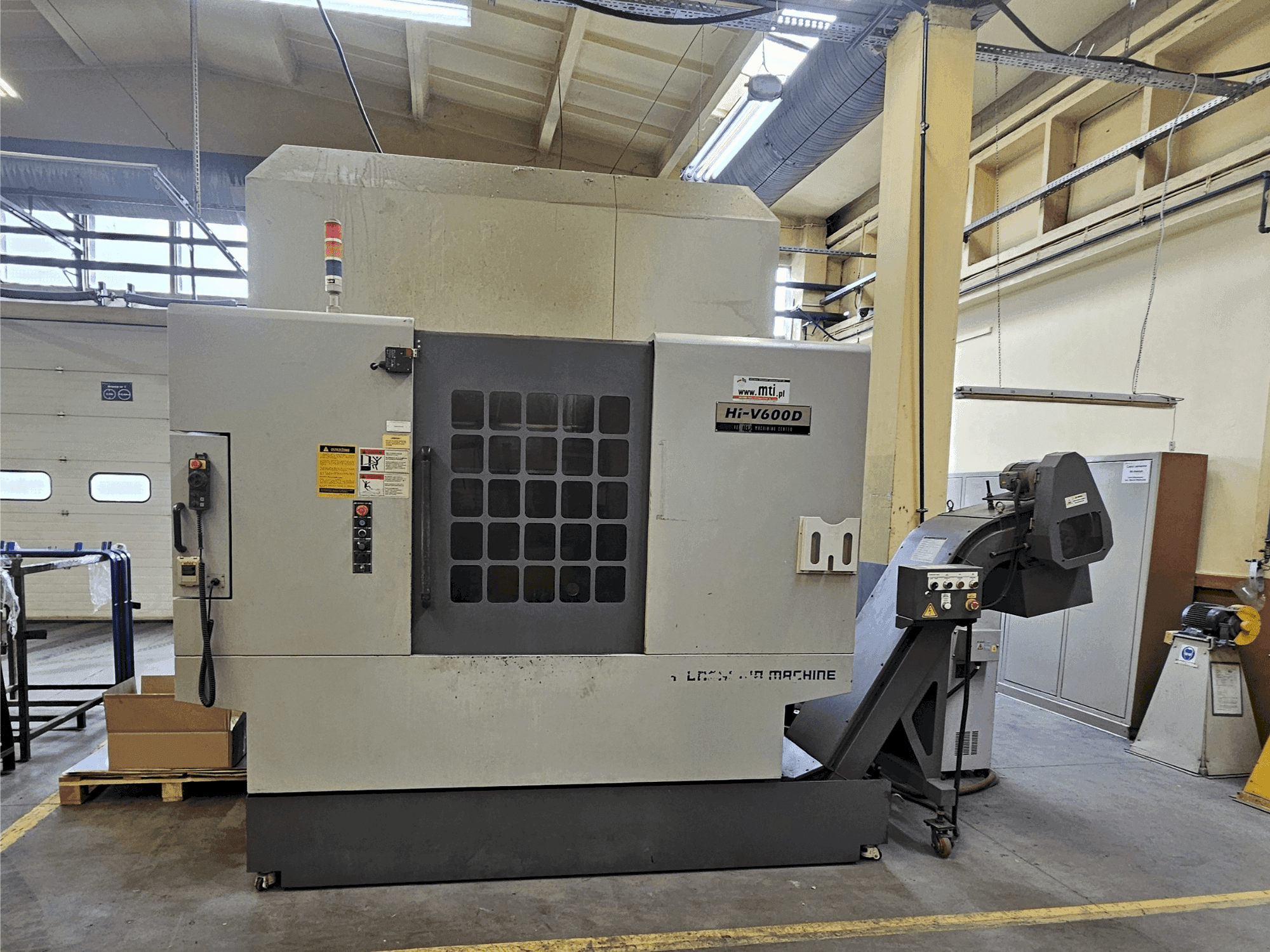 Vooraanzicht van HYUNDAI KIA Hi-V600D machine