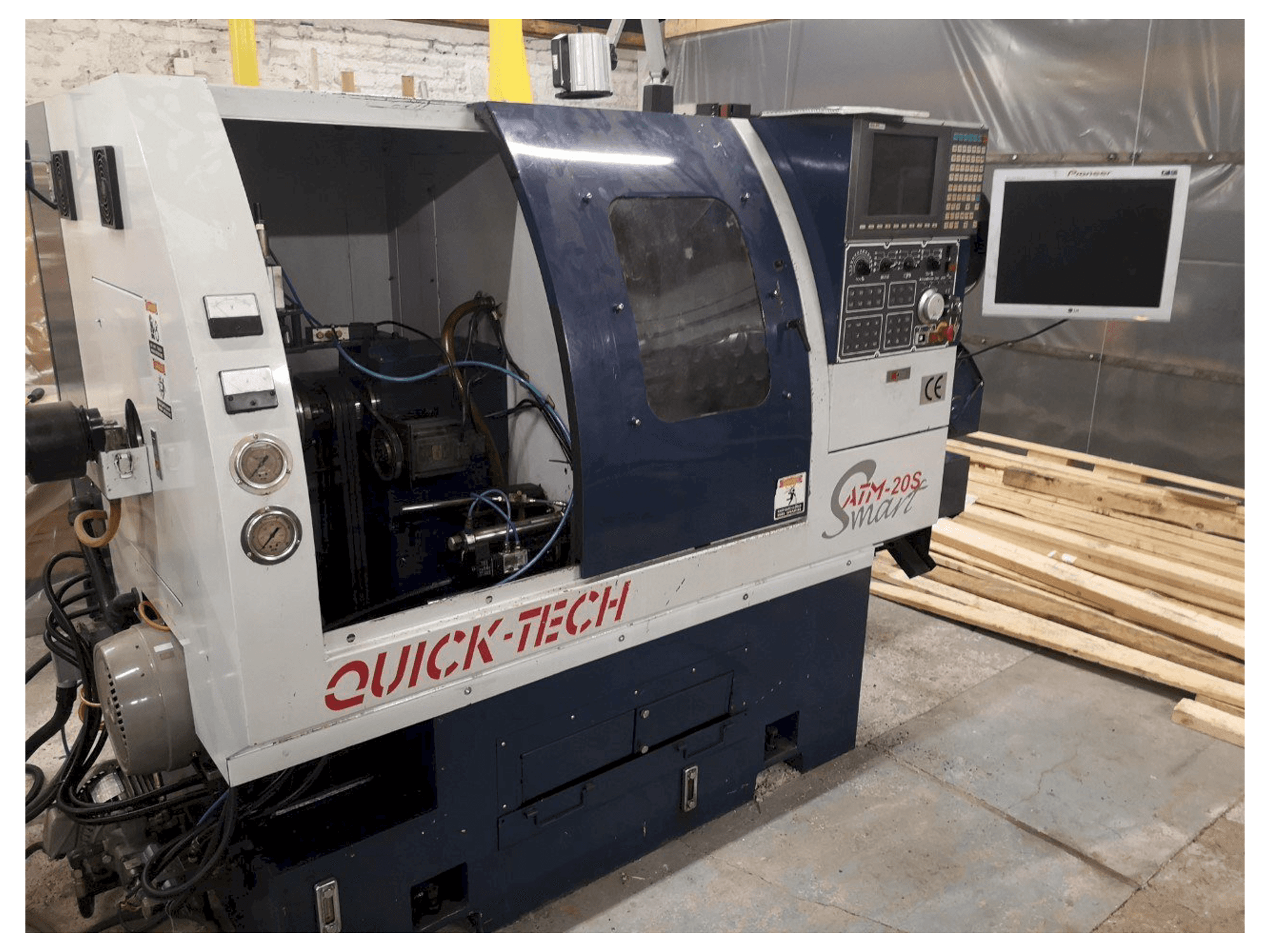 Vooraanzicht van Quick-Tech ATM 20S machine