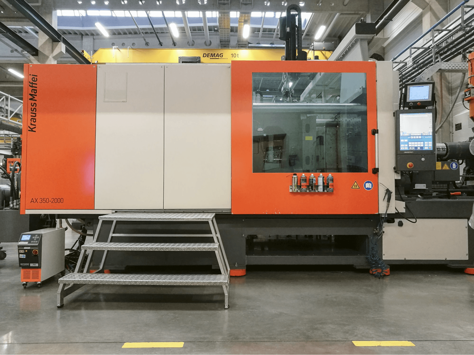 Vooraanzicht van Krauss Maffei 350-2000 AX machine