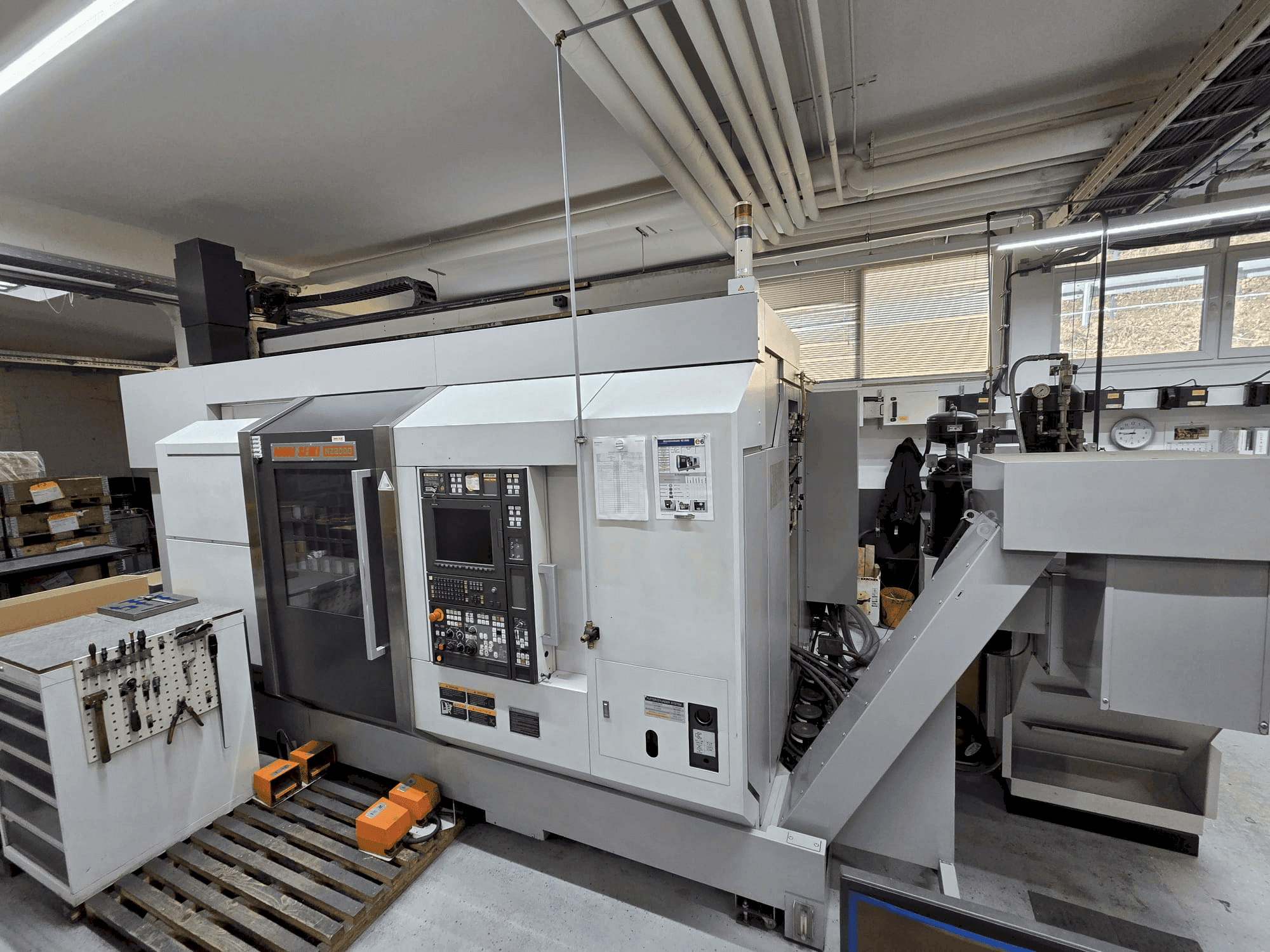 Vooraanzicht van DMG Seiki NZ2000 machine