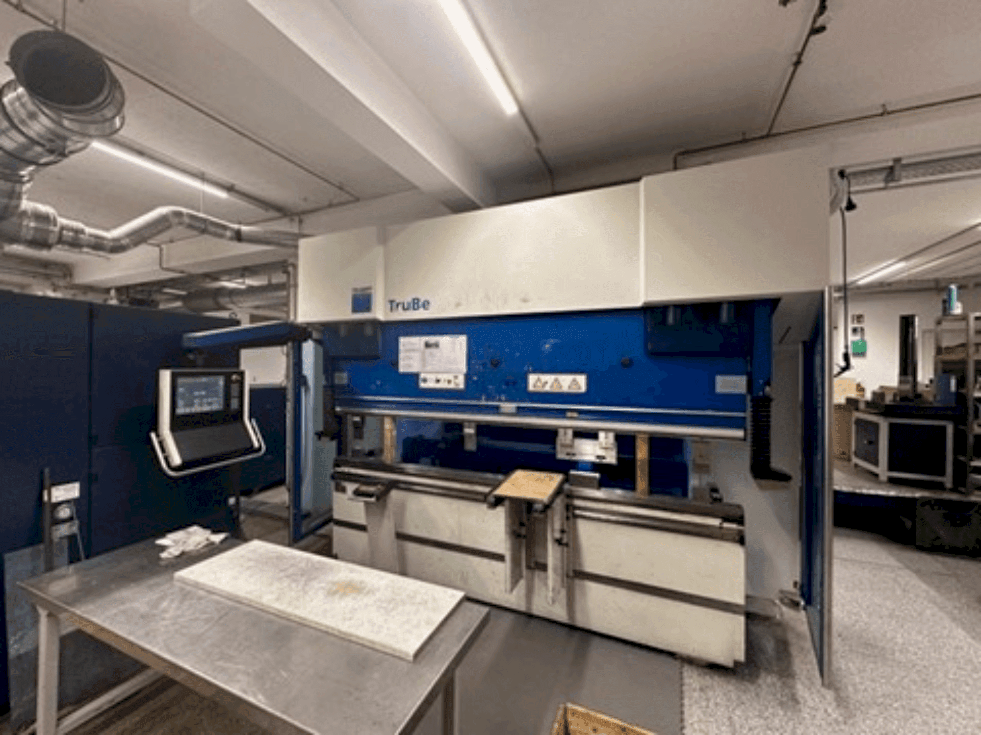 Vooraanzicht van TRUMPF TruBend 5170 machine